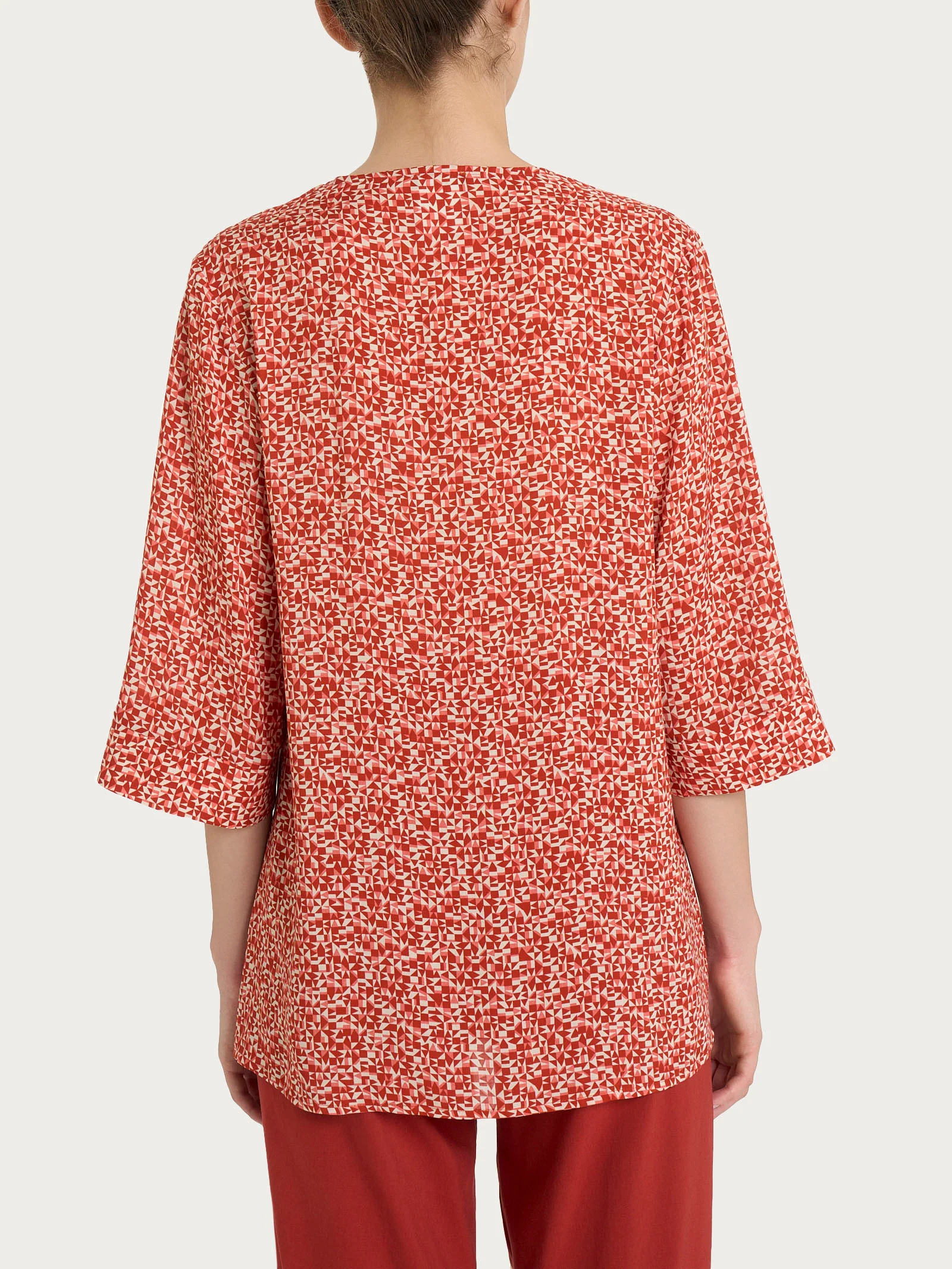 Blusa con geometric pattern e manica 3/4 in Ecoseta - Fant. Dubarry - Image 2