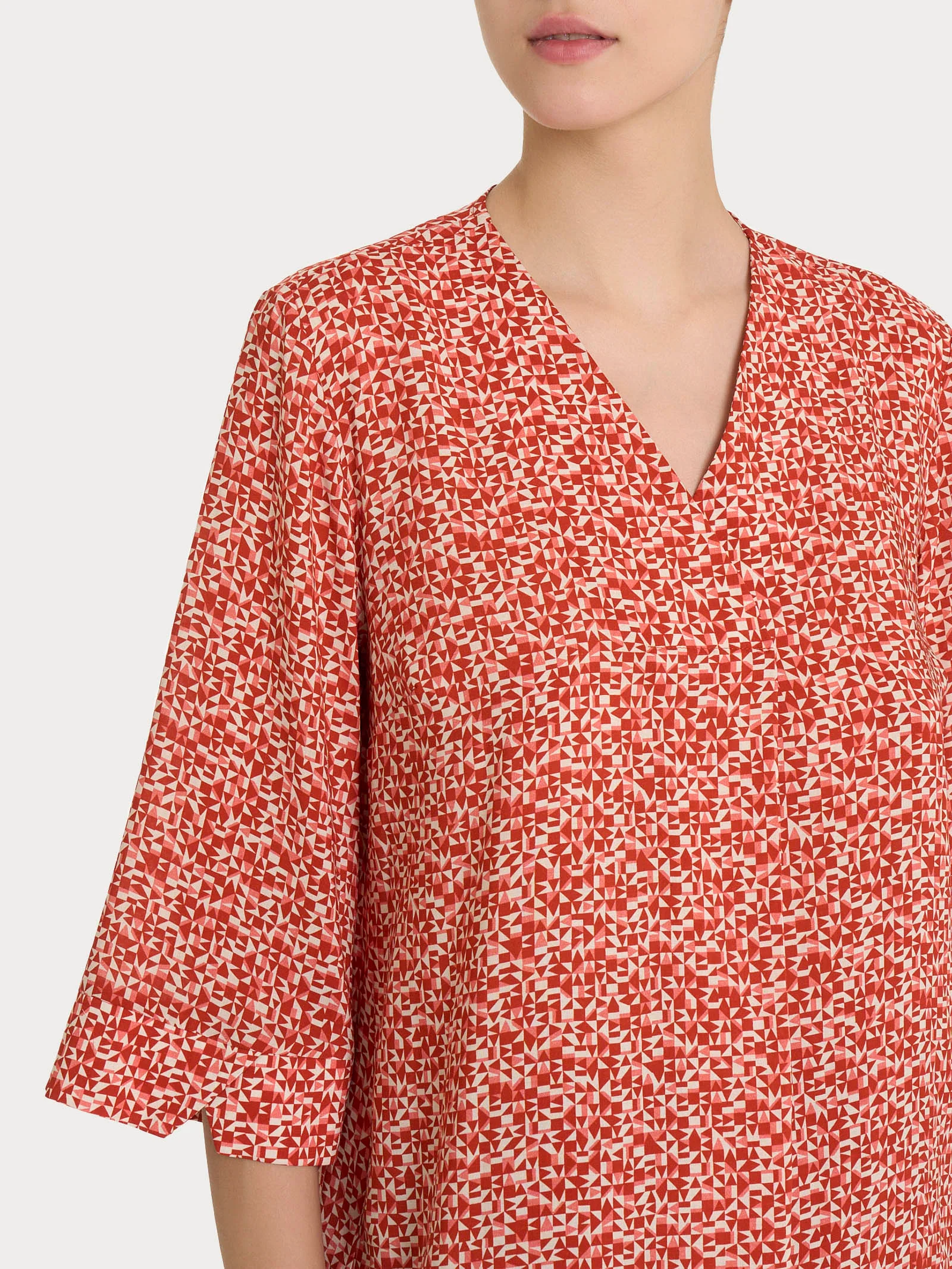 Blusa con geometric pattern e manica 3/4 in Ecoseta - Fant. Dubarry - Image 3