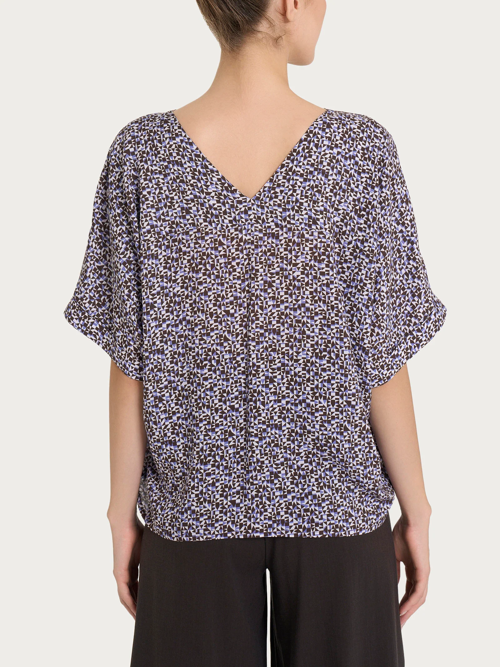 Blusa con geometric pattern e manica kimono in Ecoseta - Fant. Thistle - Image 2