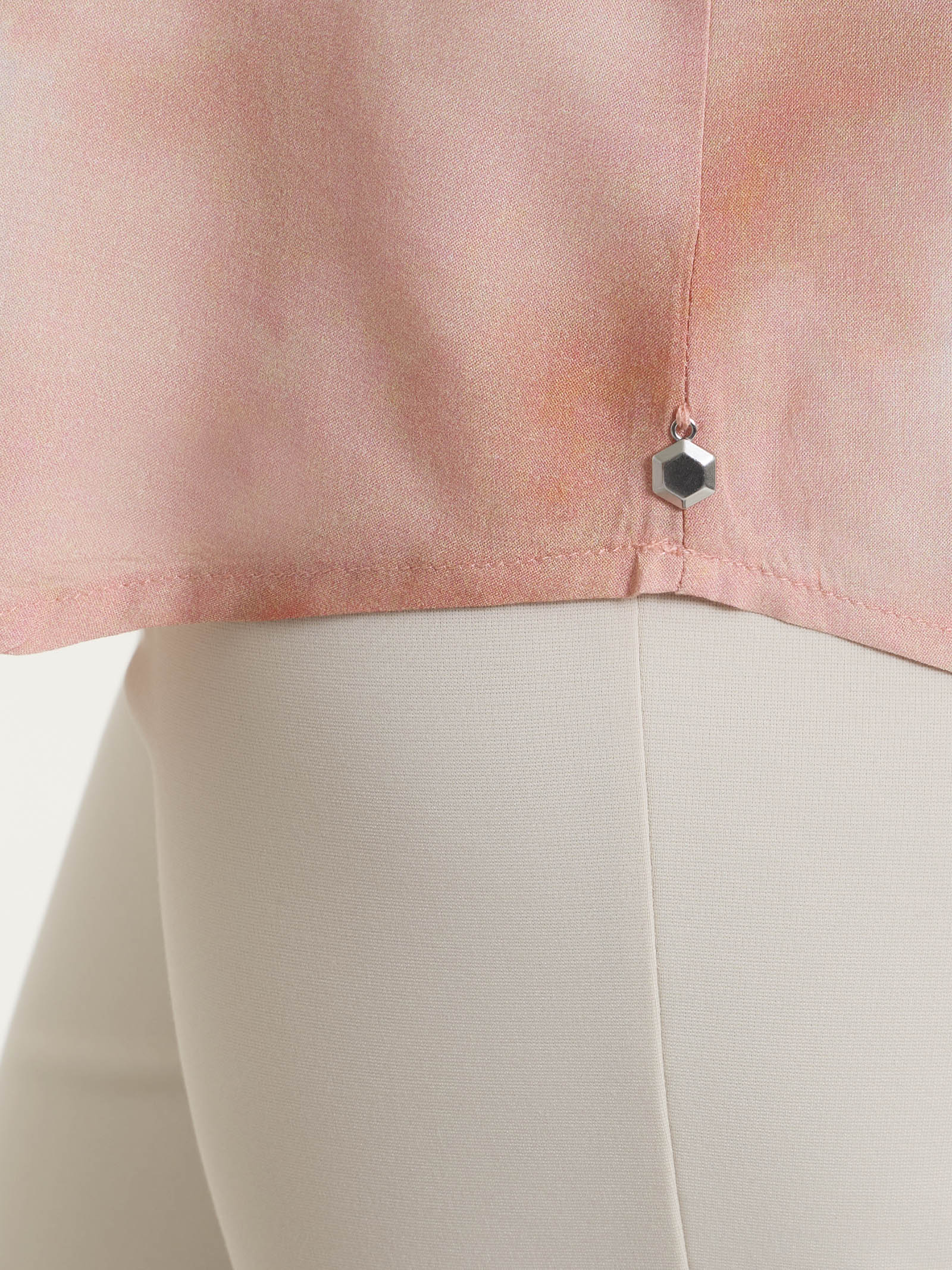 Blusa con manica 3/4 e fantasia in EcoSeta - Fant. Cameo Rose - Image 3