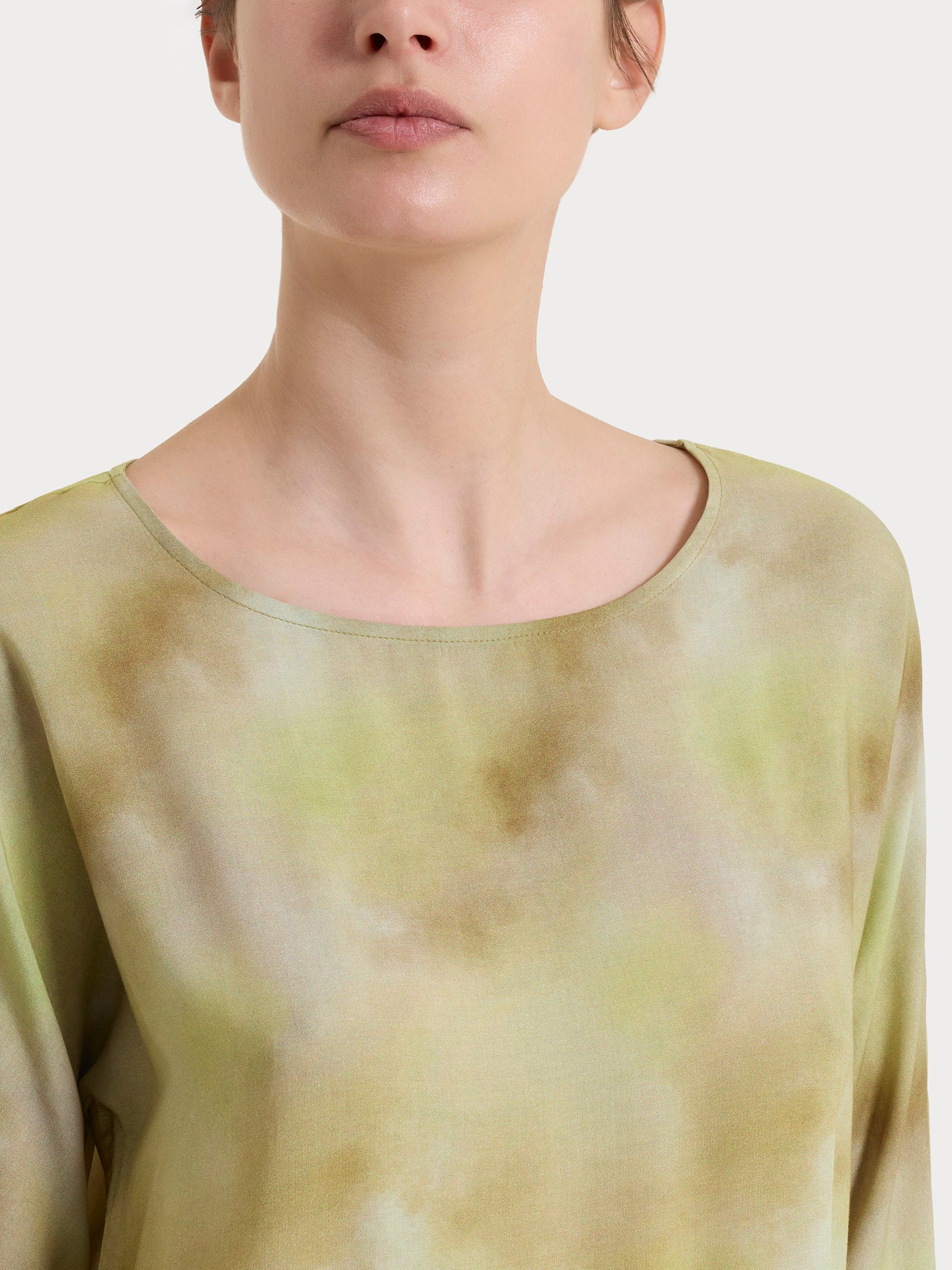 Blusa con manica 3/4 e fantasia in EcoSeta - Fant. Khaki - Image 6
