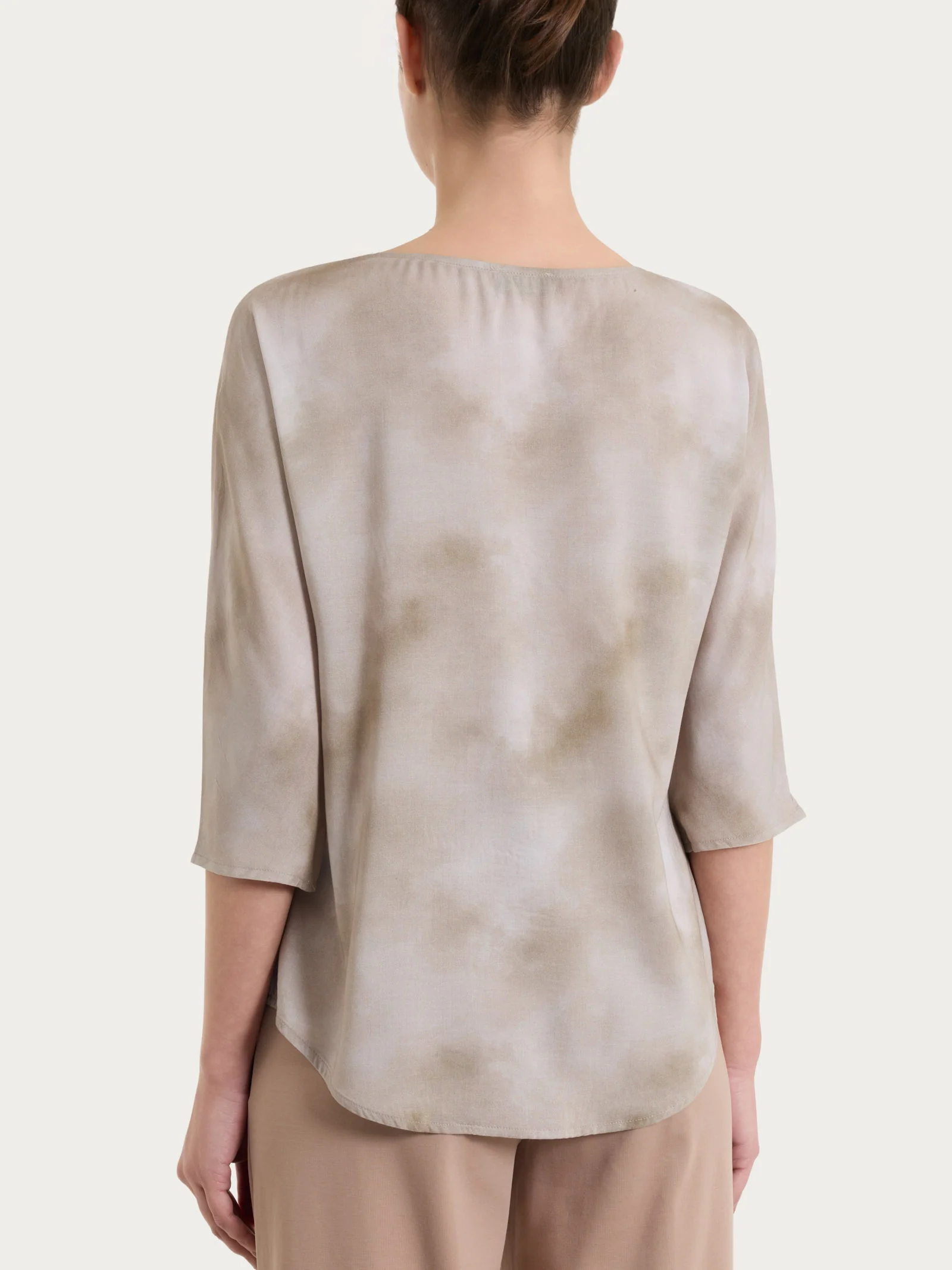 Blusa con manica 3/4 e fantasia in EcoSeta - Fant. Crockery - Image 2