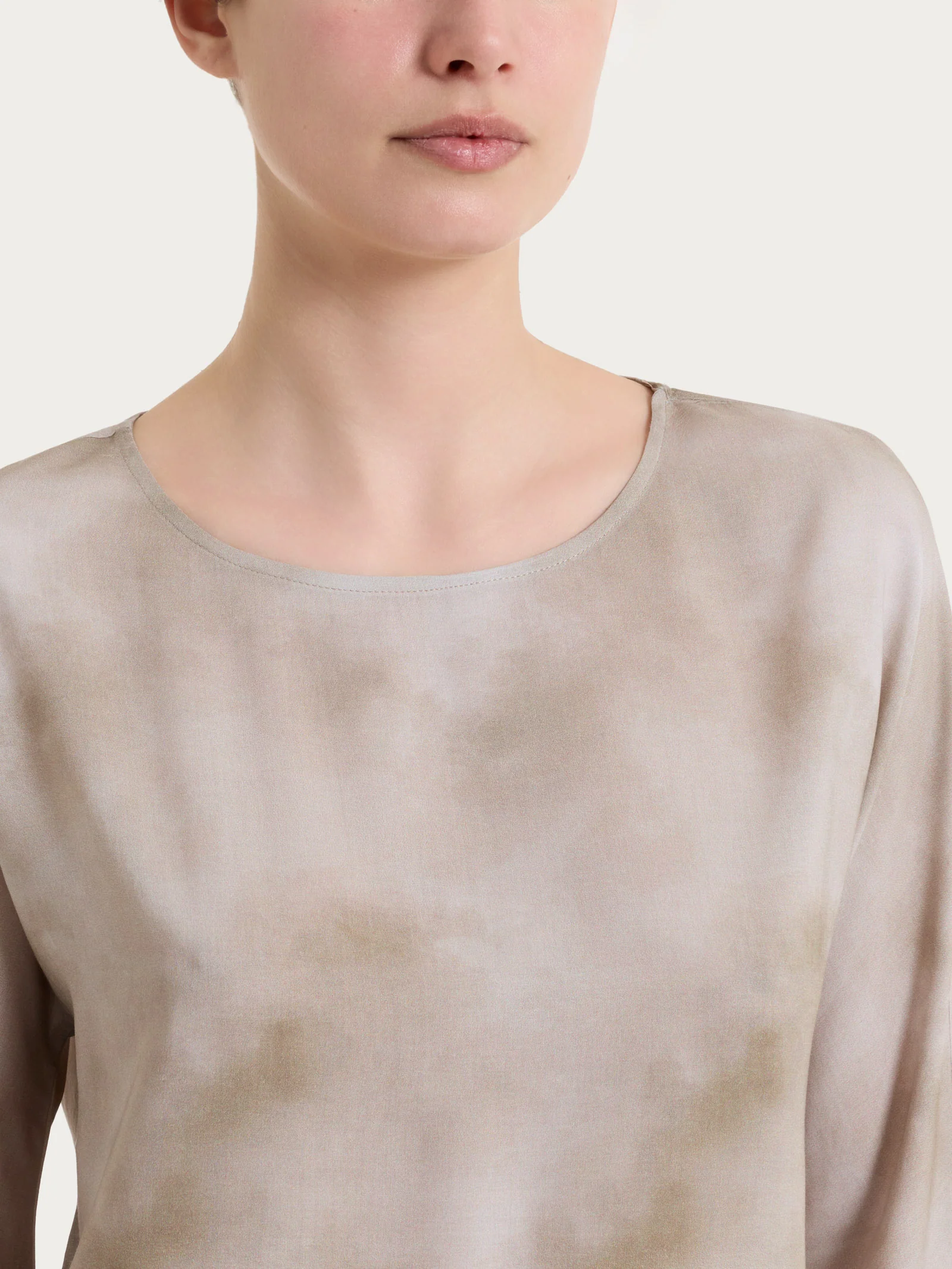 Blusa con manica 3/4 e fantasia in EcoSeta - Fant. Crockery - Image 4