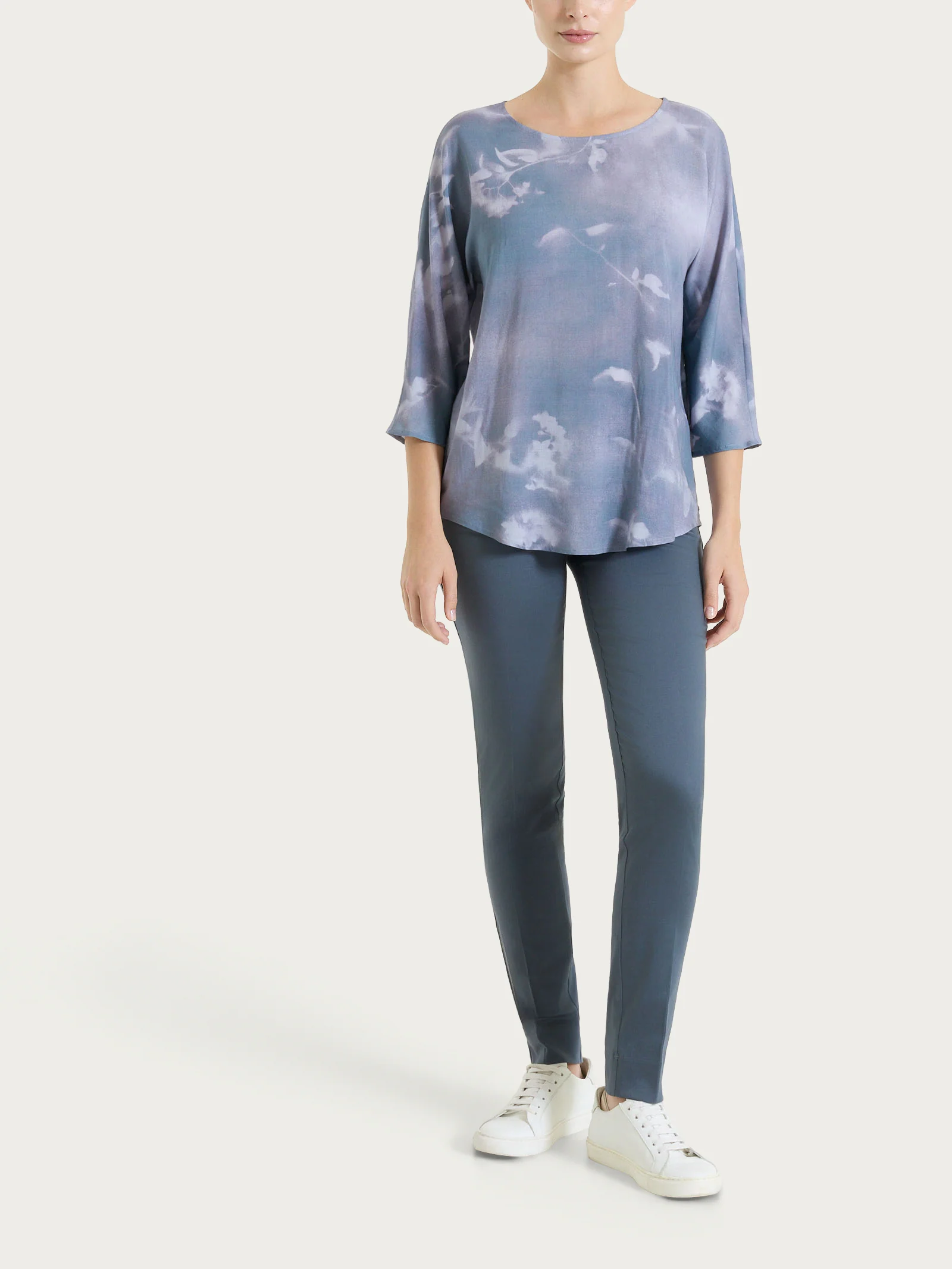 Blusa con manica 3/4 e fantasia in EcoSeta - Fant. Gray Dawn - Image 5