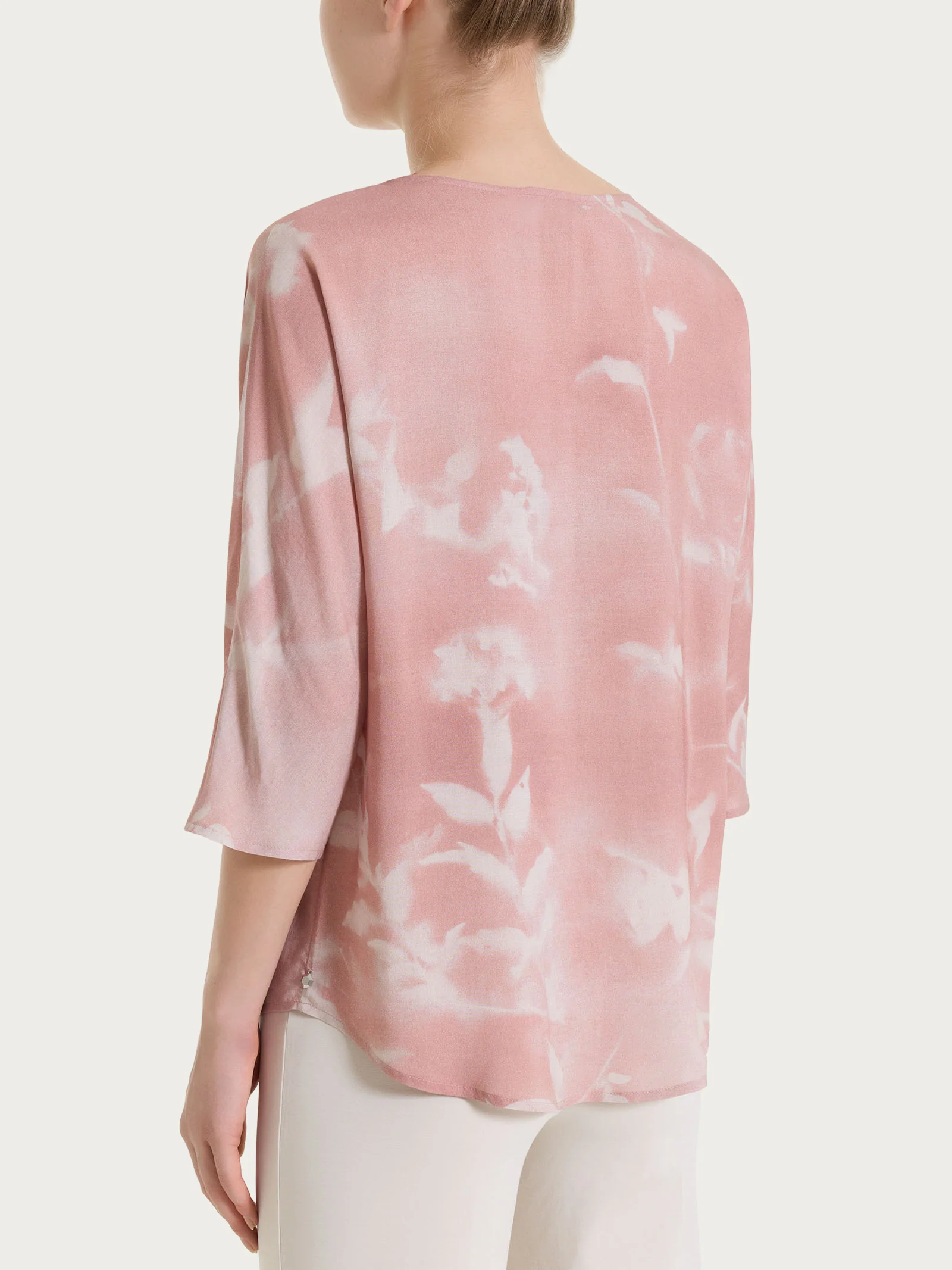 Blusa con manica 3/4 e fantasia in EcoSeta - Fant. Almond Peach - Image 2