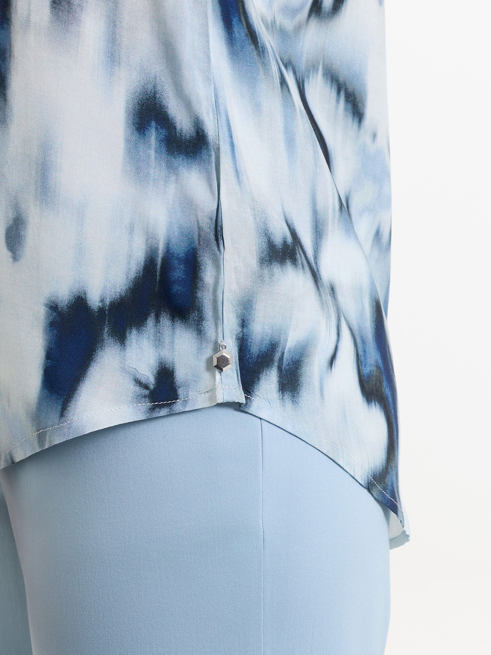 Blusa con manica 3/4 e fantasia in EcoSeta - Fant. Oceana - Image 3