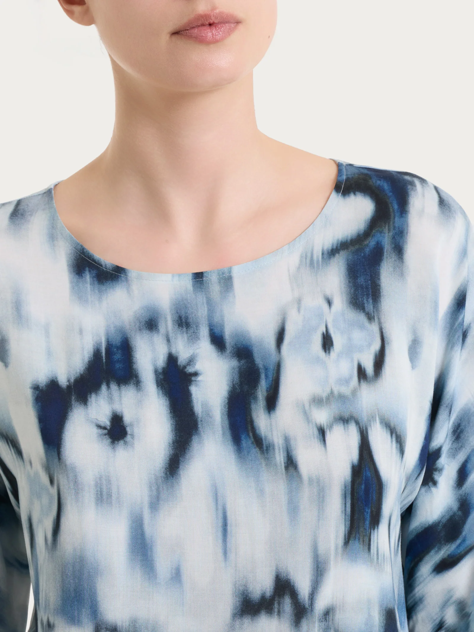 Blusa con manica 3/4 e fantasia in EcoSeta - Fant. Oceana - Image 4