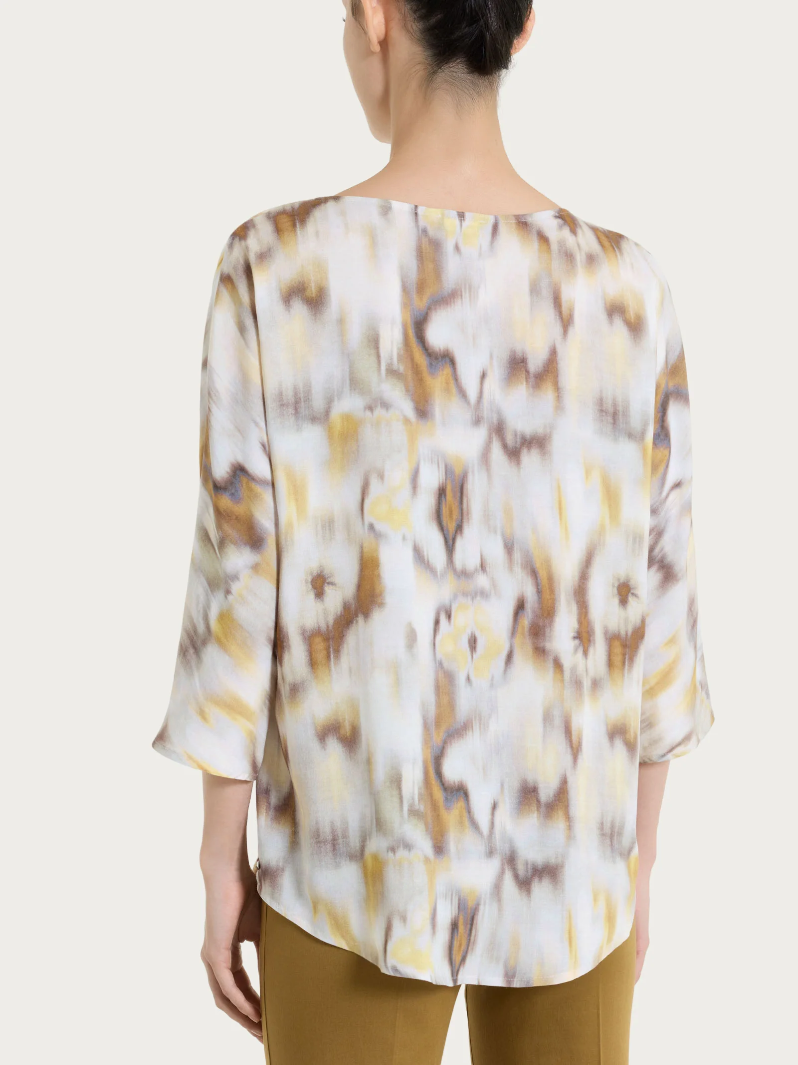 Blusa con manica 3/4 e fantasia in EcoSeta - Fant. Khaki - Image 2
