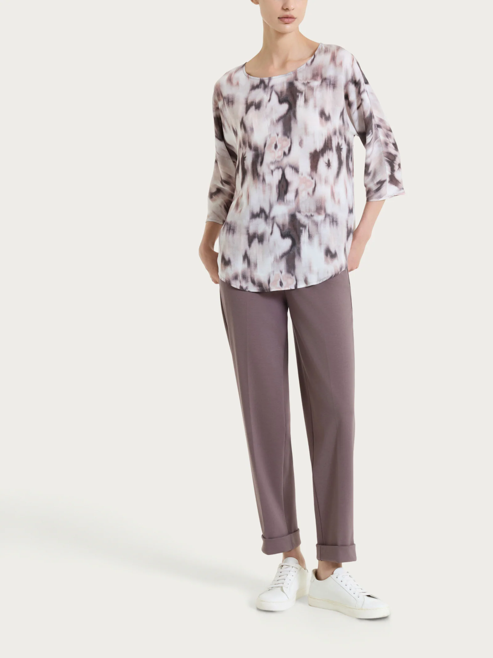 Blusa con manica 3/4 e fantasia in EcoSeta - Fant. Raisin - Image 4