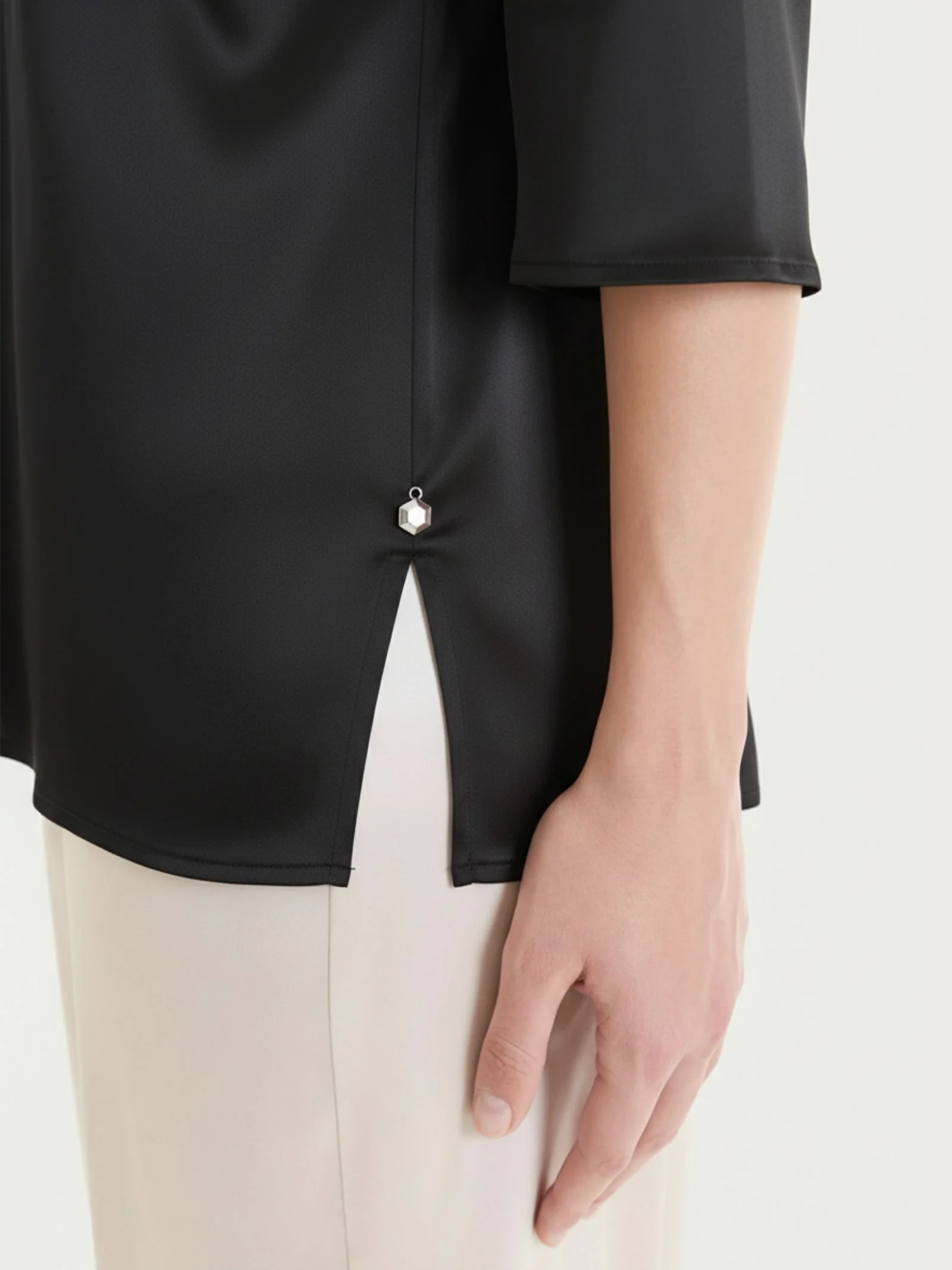 Blusa con manica 3/4 in Stretch Satin - Nero - Image 3