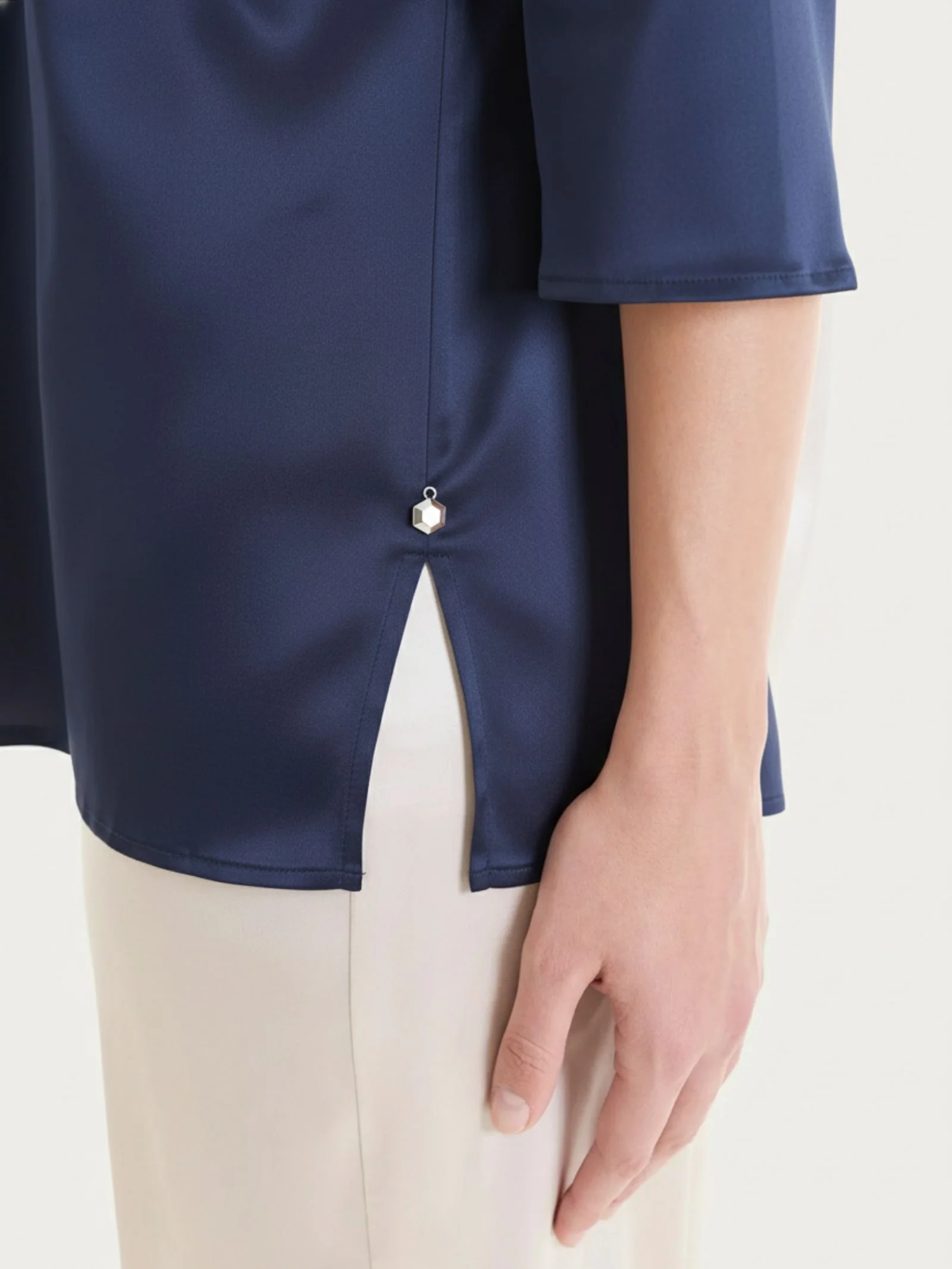 Blusa con manica 3/4 in Stretch Satin - Bleu - Image 4