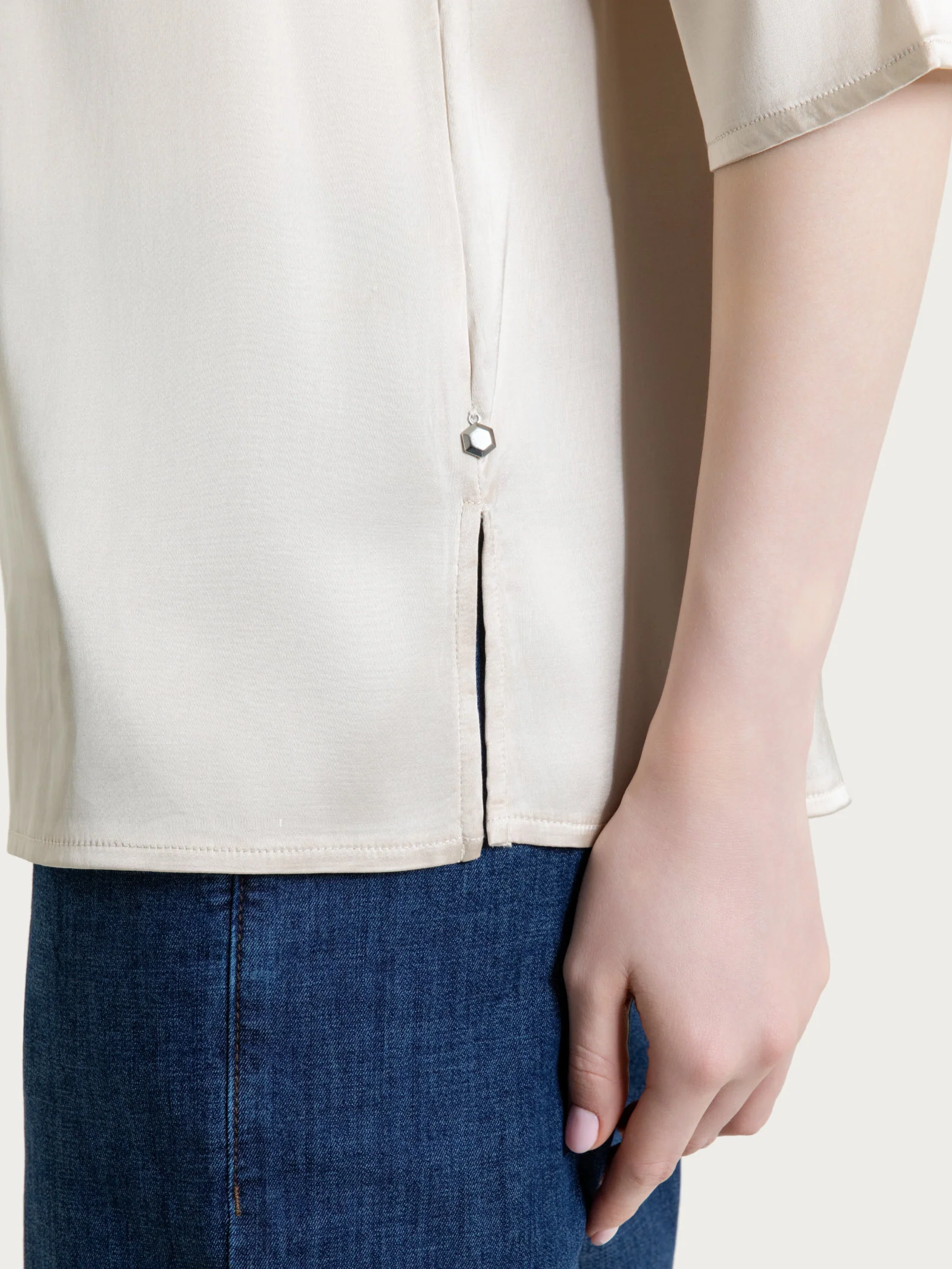 Blusa con manica 3/4 in Stretch Satin - Champignon - Image 4