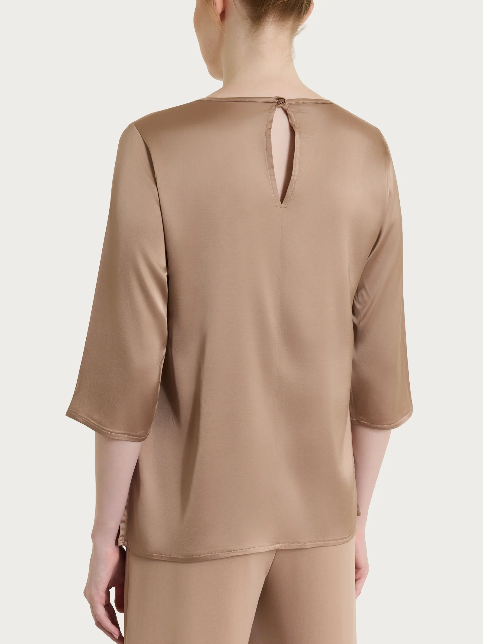 Blusa con manica 3/4 in Stretch Satin - Warm Taupe - Image 2