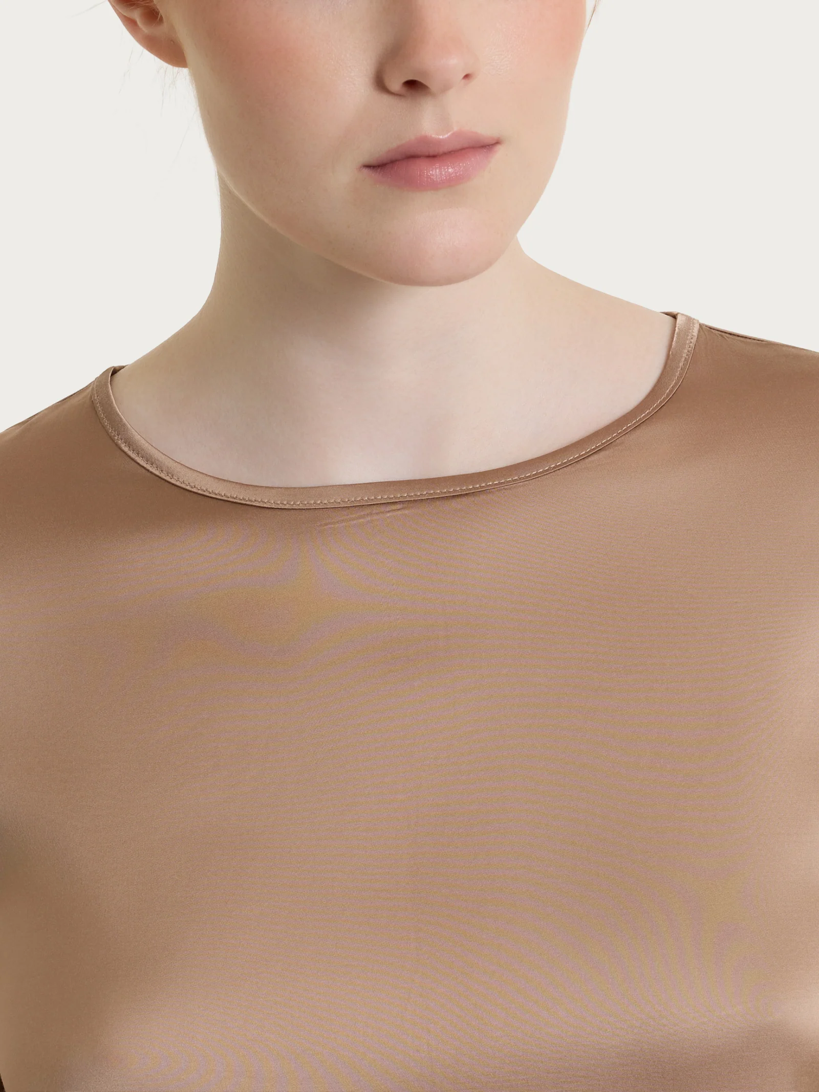 Blusa con manica 3/4 in Stretch Satin - Warm Taupe - Image 3