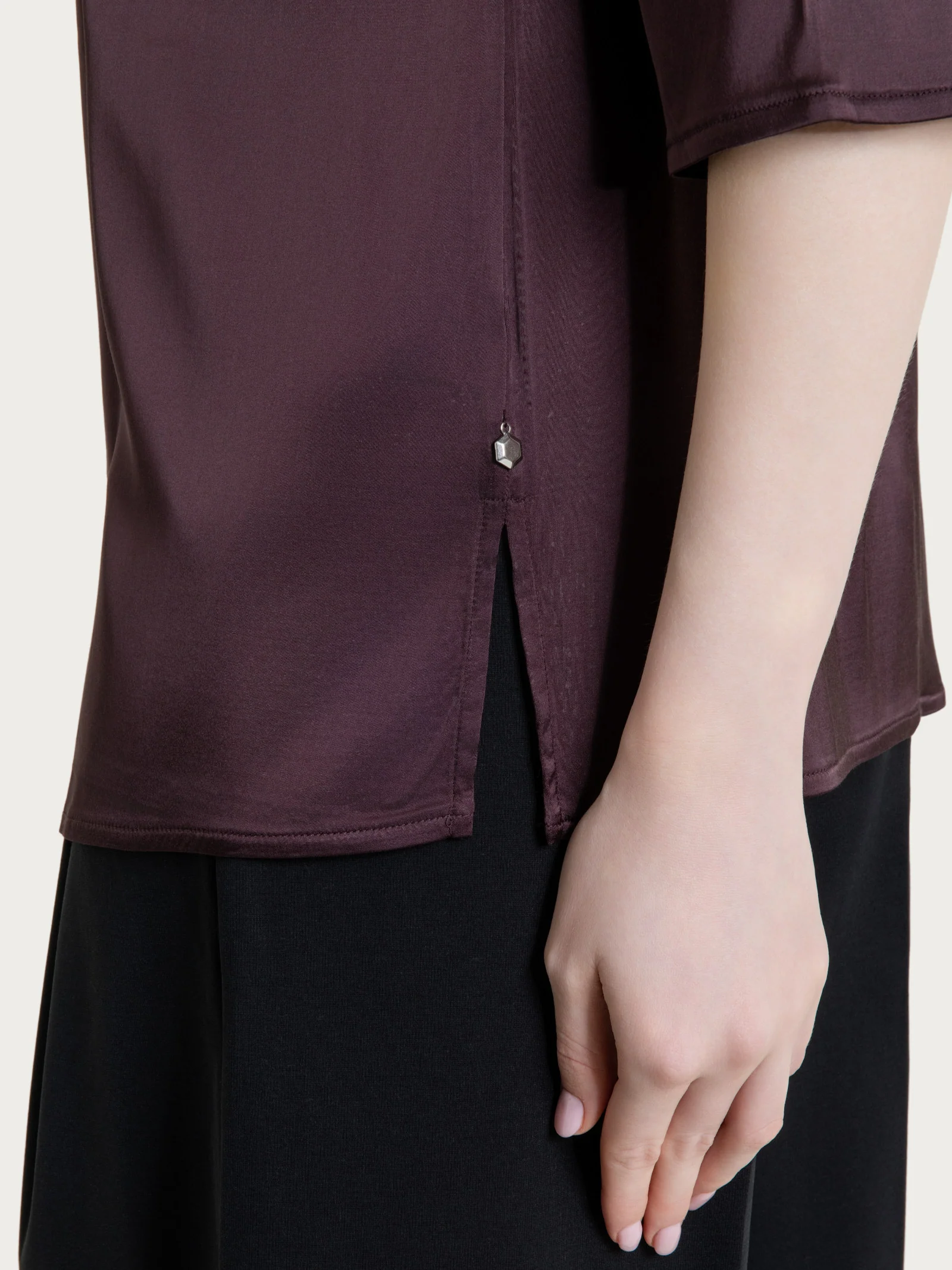 Blusa con manica 3/4 in Stretch Satin - Plum Truffle - Image 3
