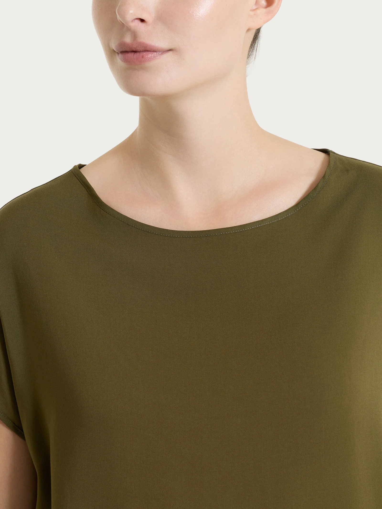 Blusa con manica a kimono in Voile Stretch - Dark Olive - Image 4