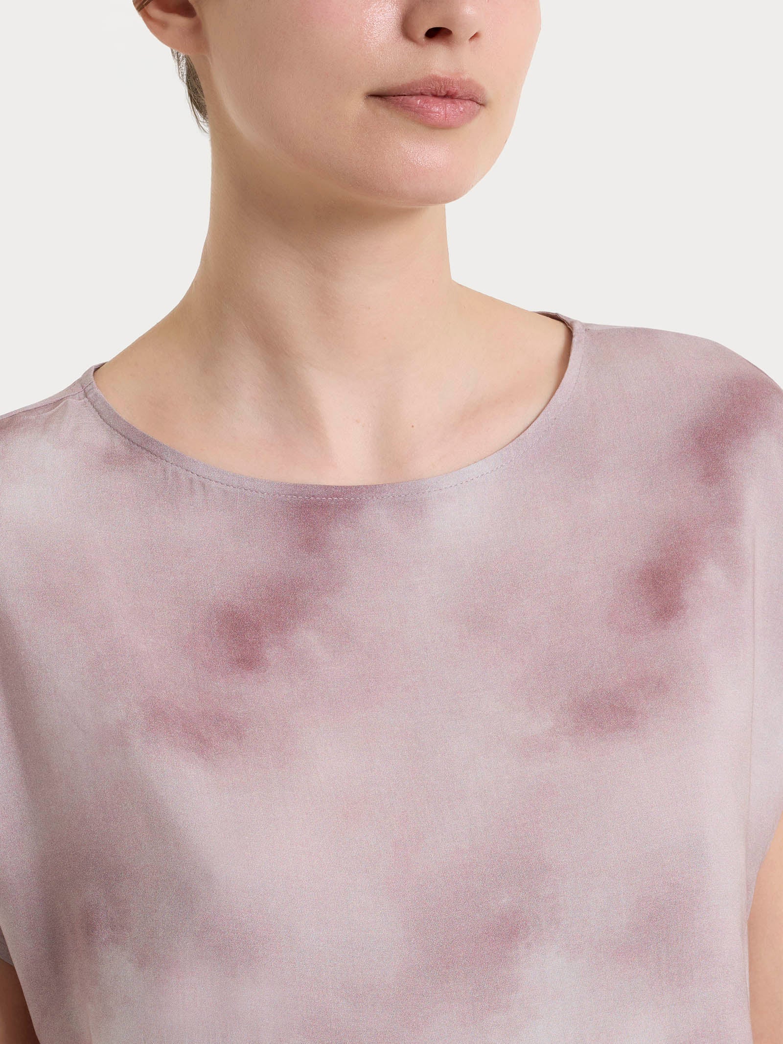 Blusa con manica corta e fantasia in EcoSeta - Fant. Shadow Gray - Image 4