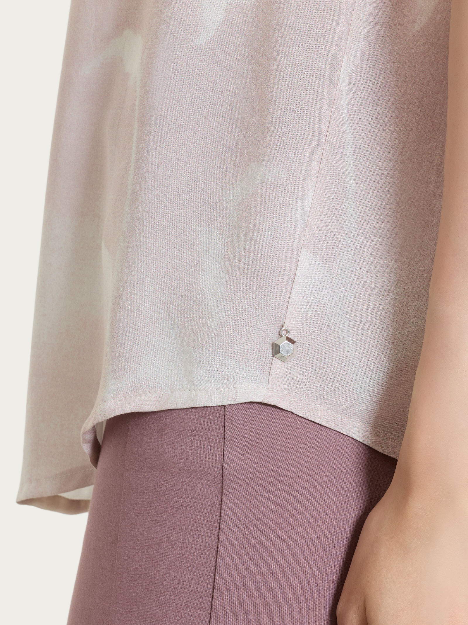 Blusa con manica corta e fantasia in EcoSeta - Fant.Champignon - Image 3