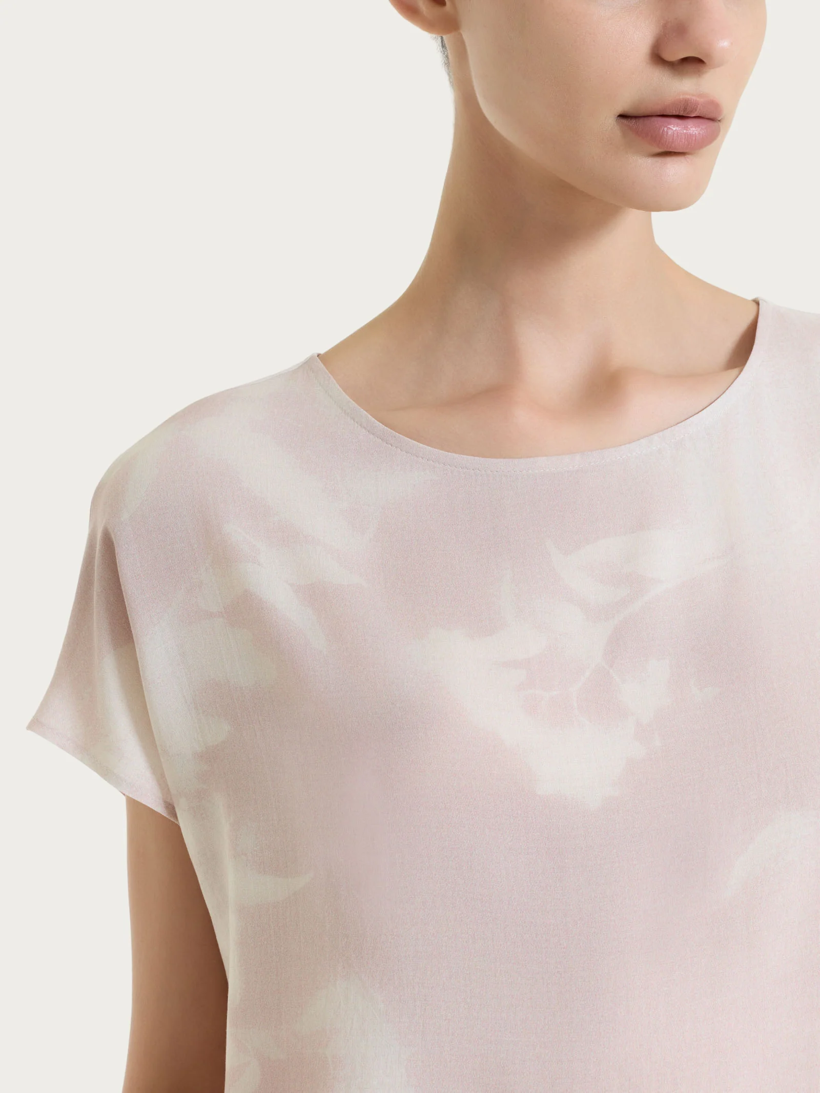 Blusa con manica corta e fantasia in EcoSeta - Fant.Champignon - Image 4