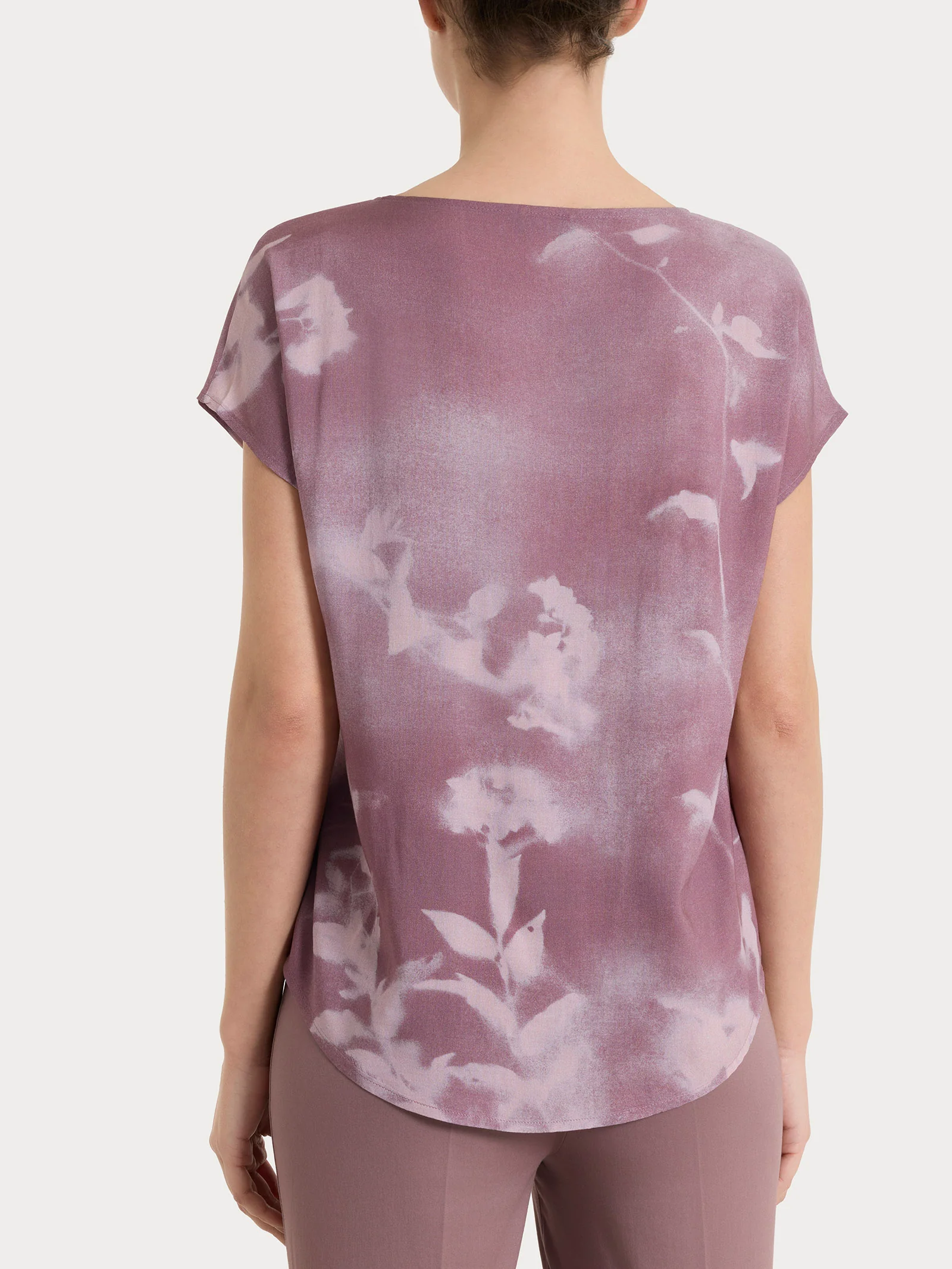 Blusa con manica corta e fantasia in EcoSeta - Fant. Sphinx - Image 2