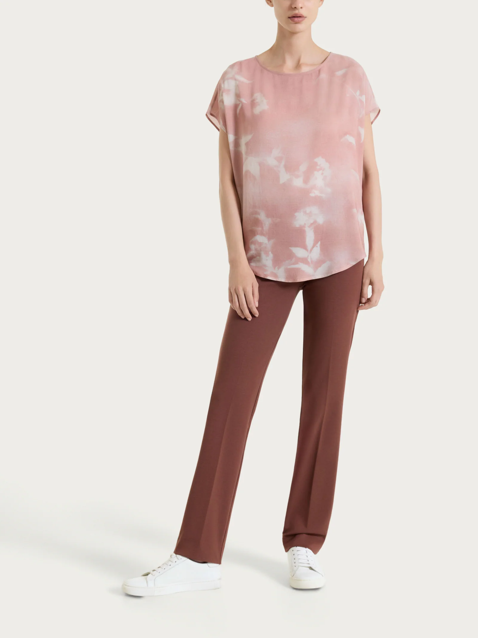 Blusa con manica corta e fantasia in EcoSeta - Fant. Almond Peach - Image 5