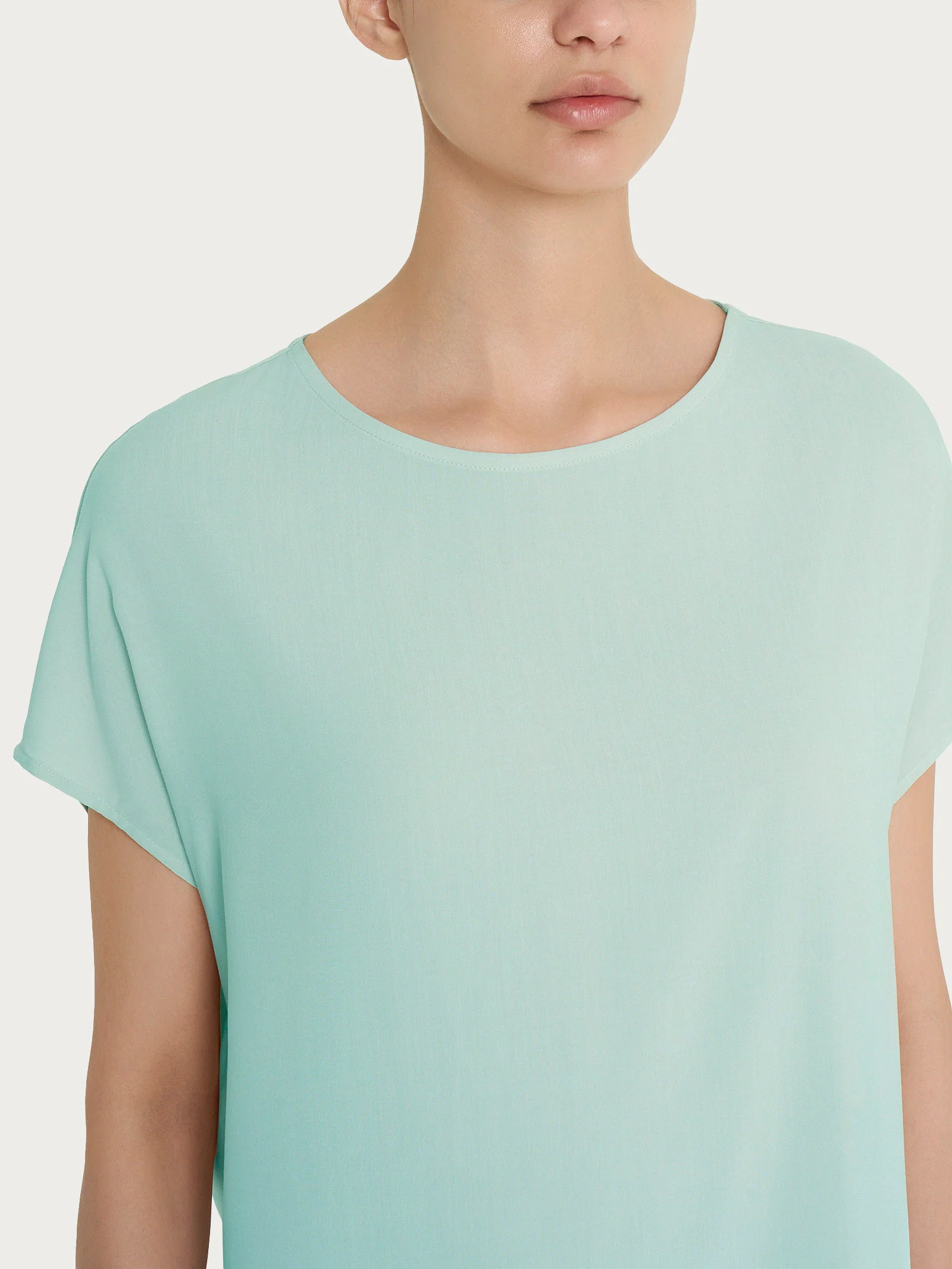 Blusa con manica Kimono in Ecoseta - Bird's Egg Green - Image 3