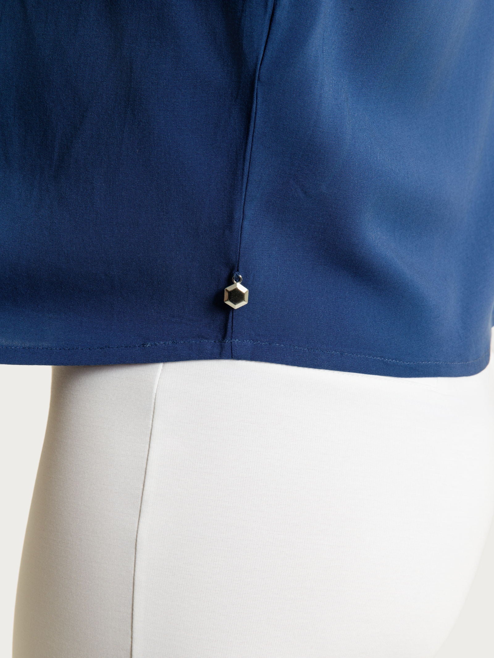 Blusa con manica kimono in Voile Stretch - Oceana - Image 4