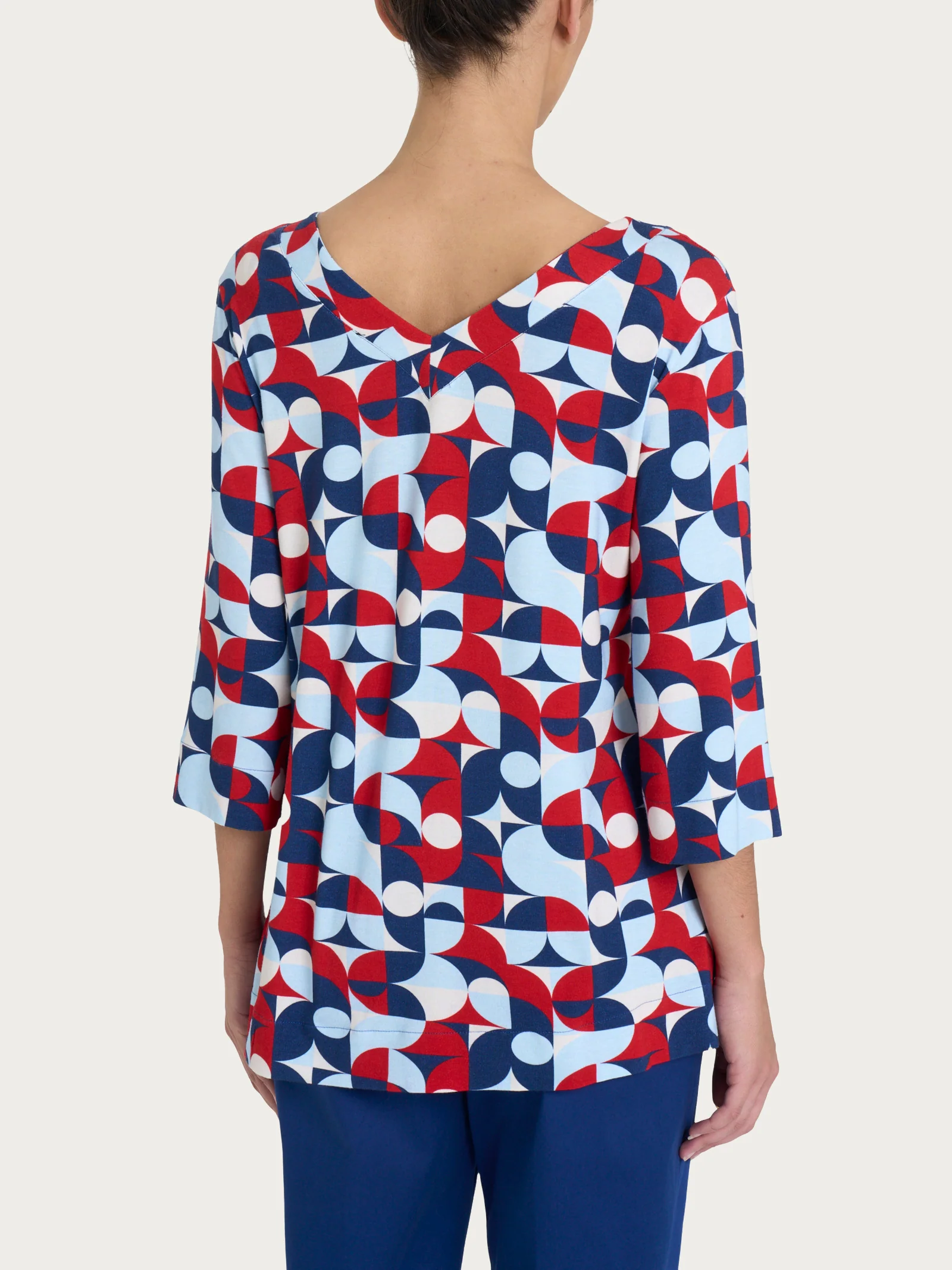 Blusa con scollo a V e geometric pattern in Viscosa Summer - Fant. Skyway - Image 2