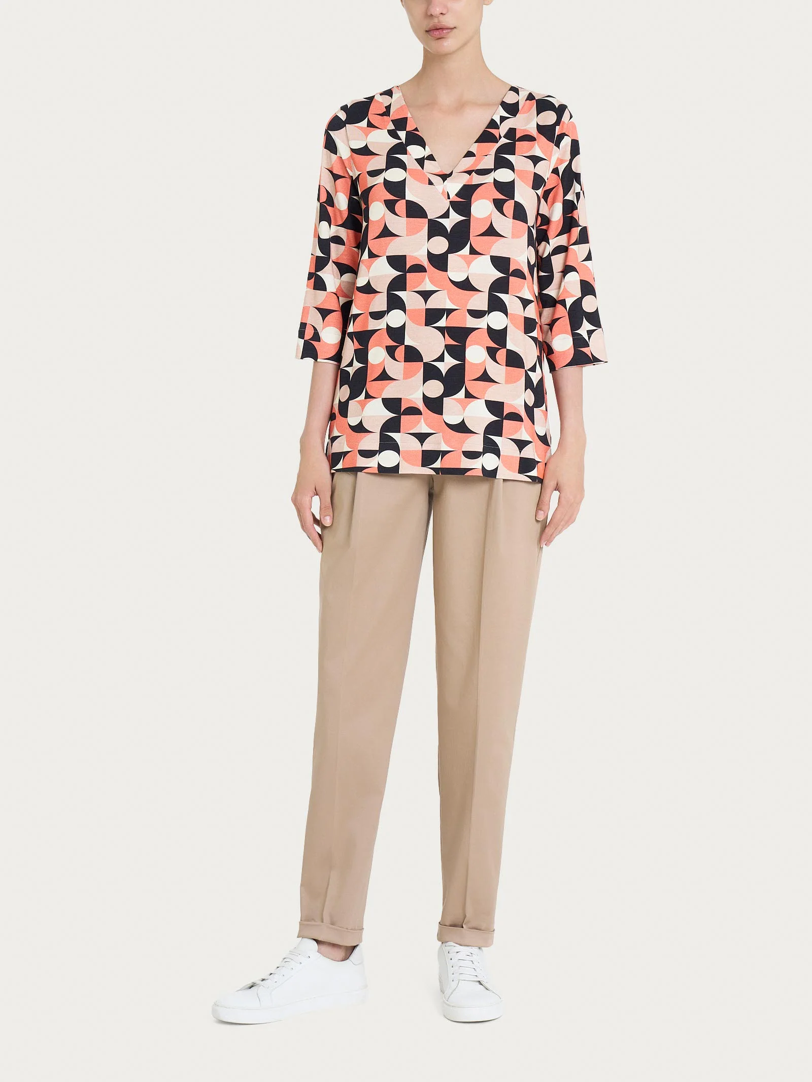 Blusa con scollo a V e geometric pattern in Viscosa Summer - Fant. Warm Taupe - Image 4