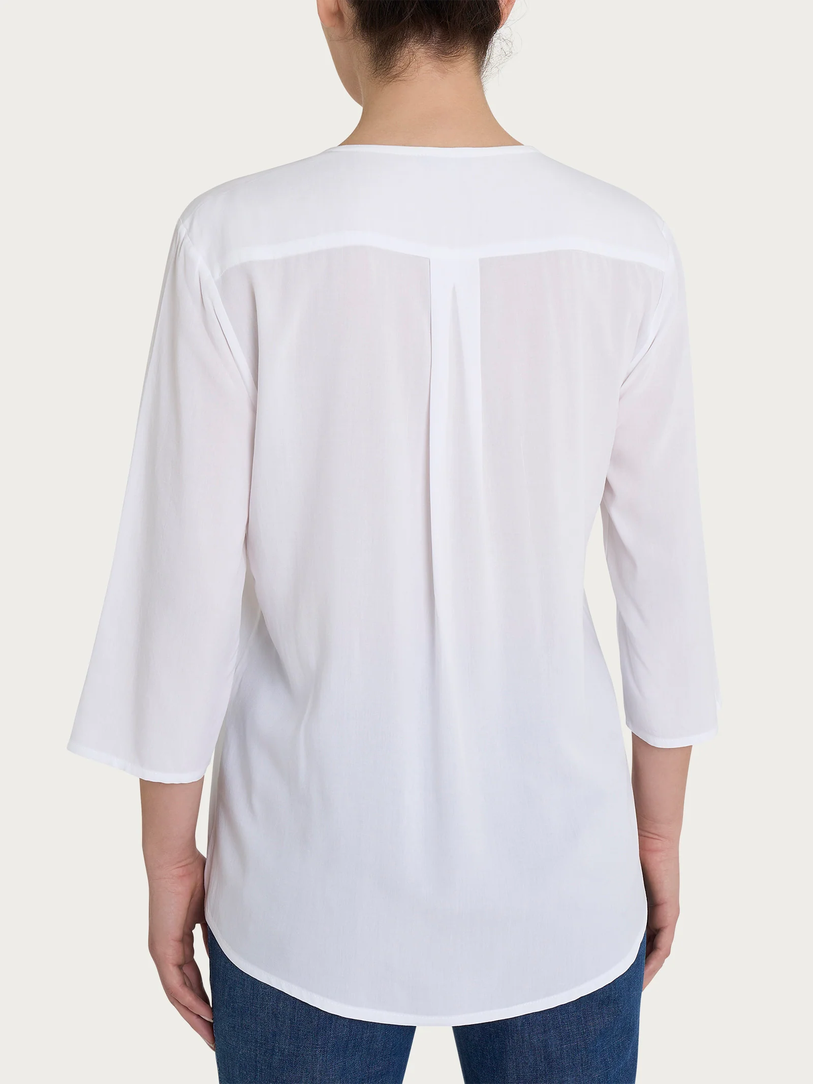 Blusa con scollo a V e manica 3/4 in Ecoseta - Bianco - Image 2