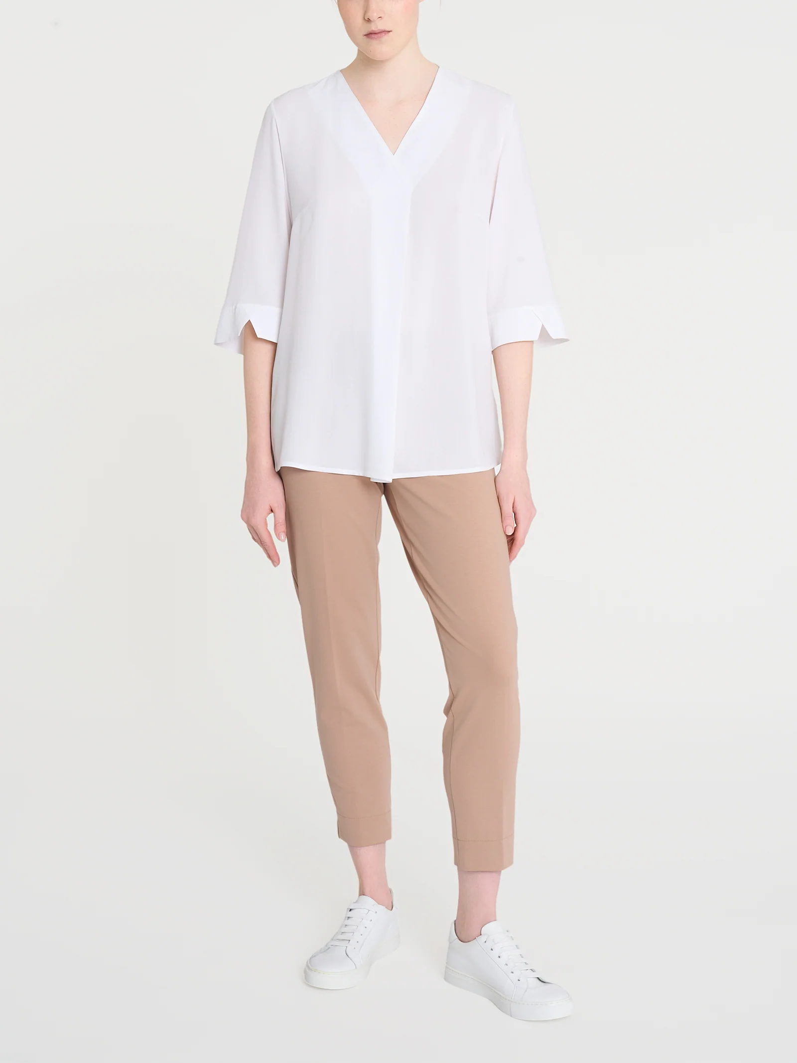 Blusa con scollo a V e manica 3/4 in Ecoseta - Bianco - Image 4