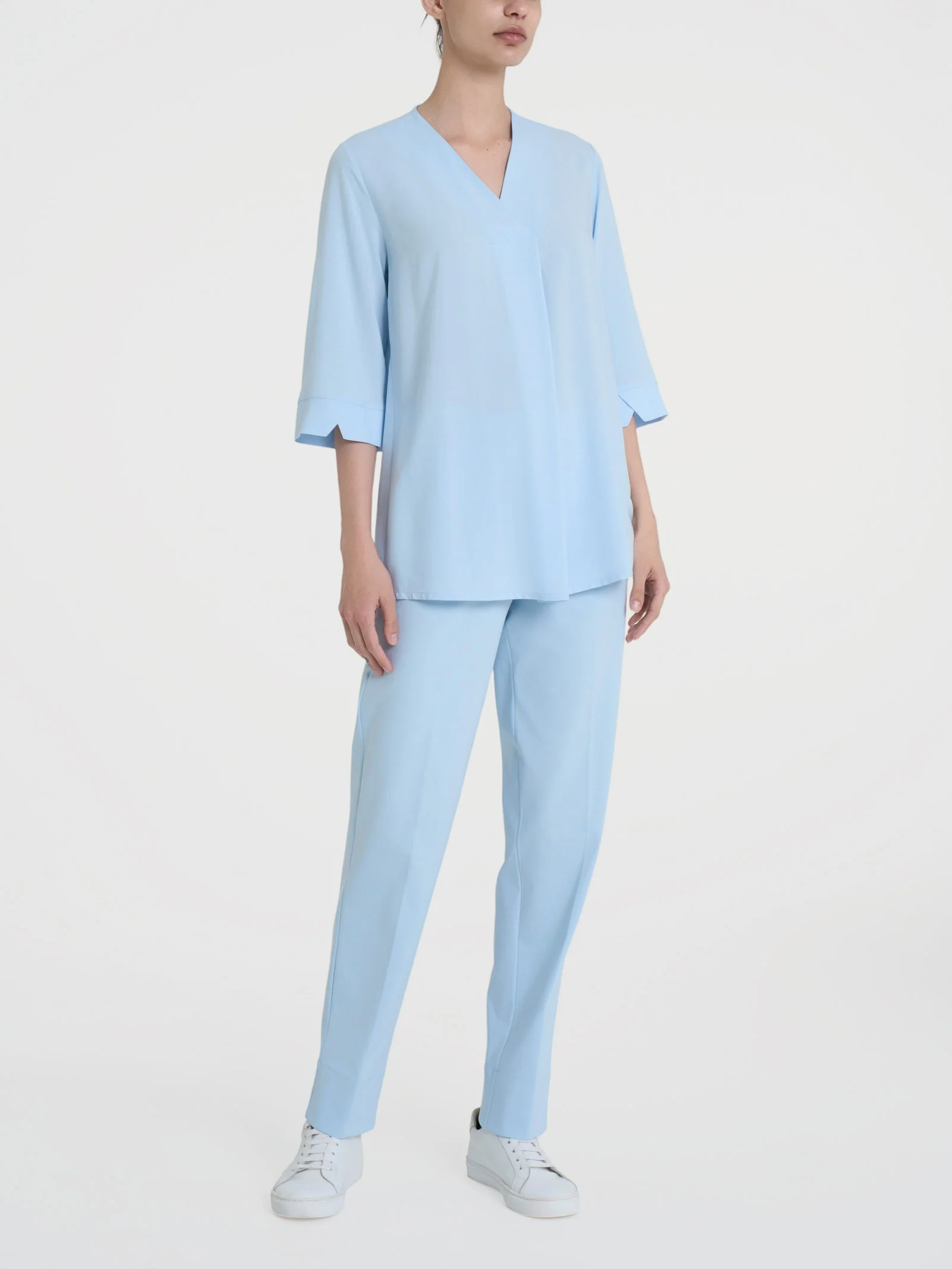 Blusa con scollo a V e manica 3/4 in Ecoseta - Skyway - Image 4