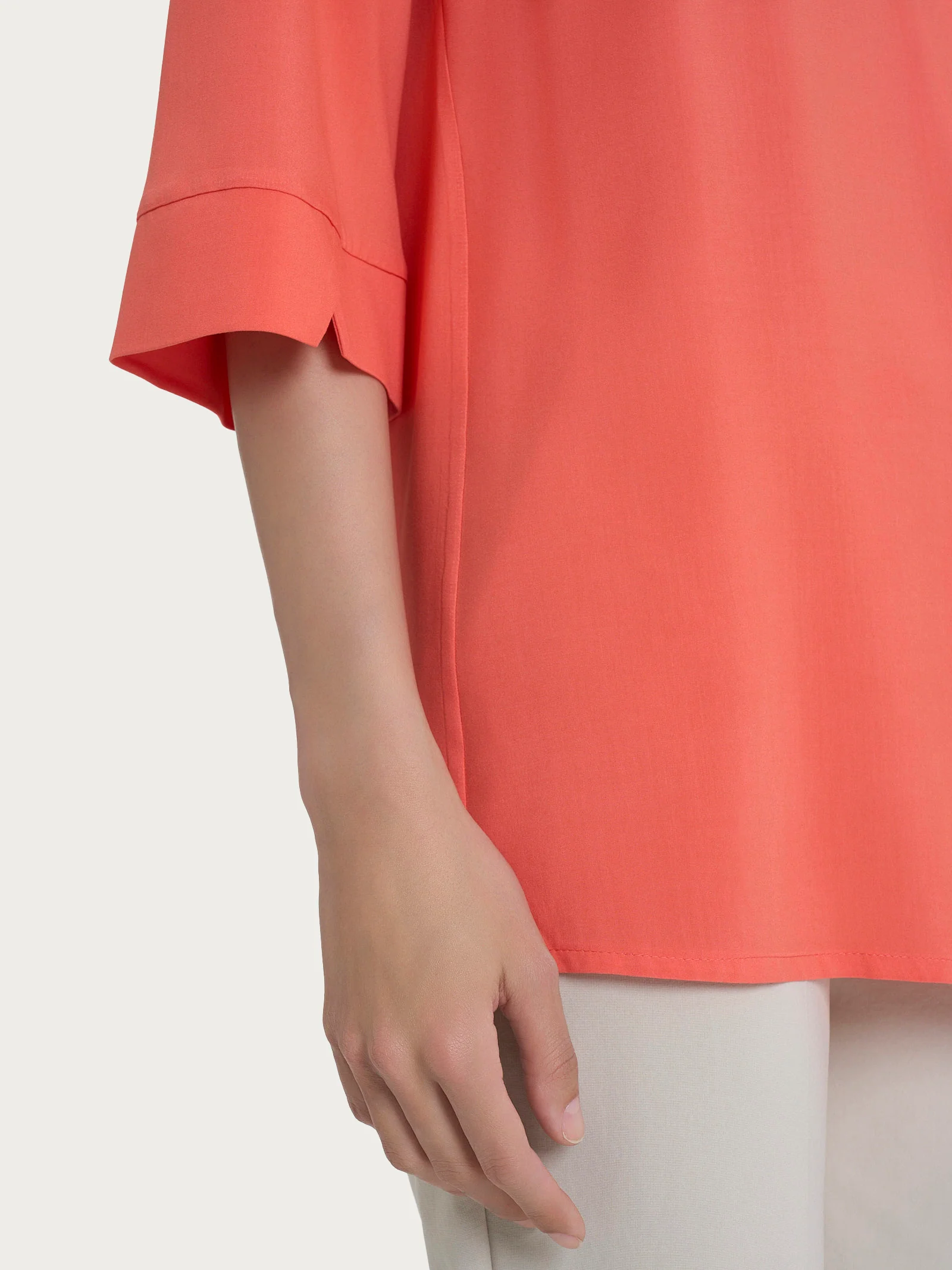 Blusa con scollo a V e manica 3/4 in Ecoseta - Dubarry - Image 3