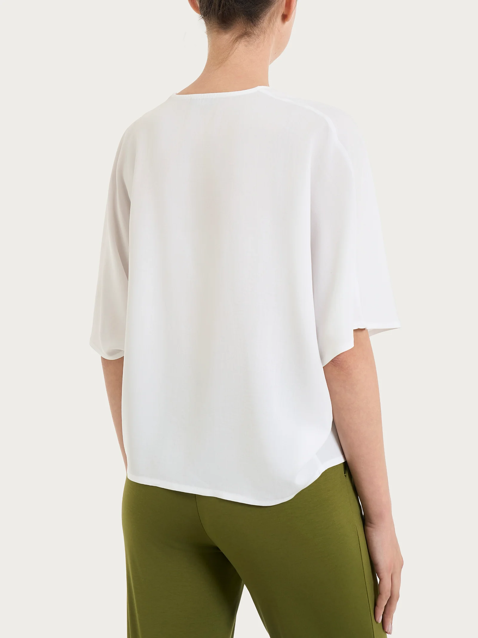 Blusa con scollo a V e manica al gomito in Ecoseta - Bianco - Image 2