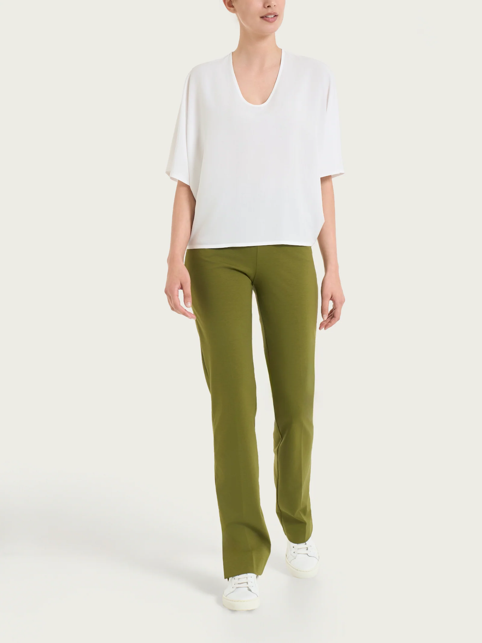Blusa con scollo a V e manica al gomito in Ecoseta - Bianco - Image 4