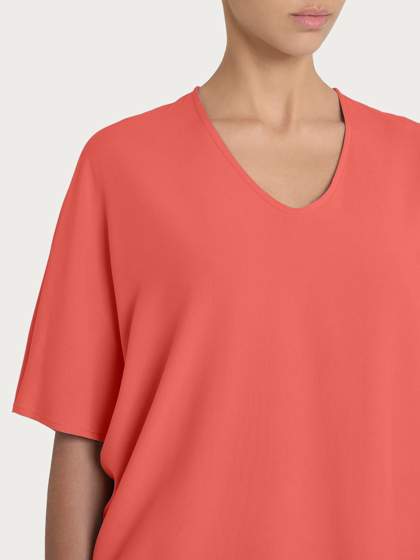 Blusa con scollo a V e manica al gomito in Ecoseta - Dubarry - Image 3