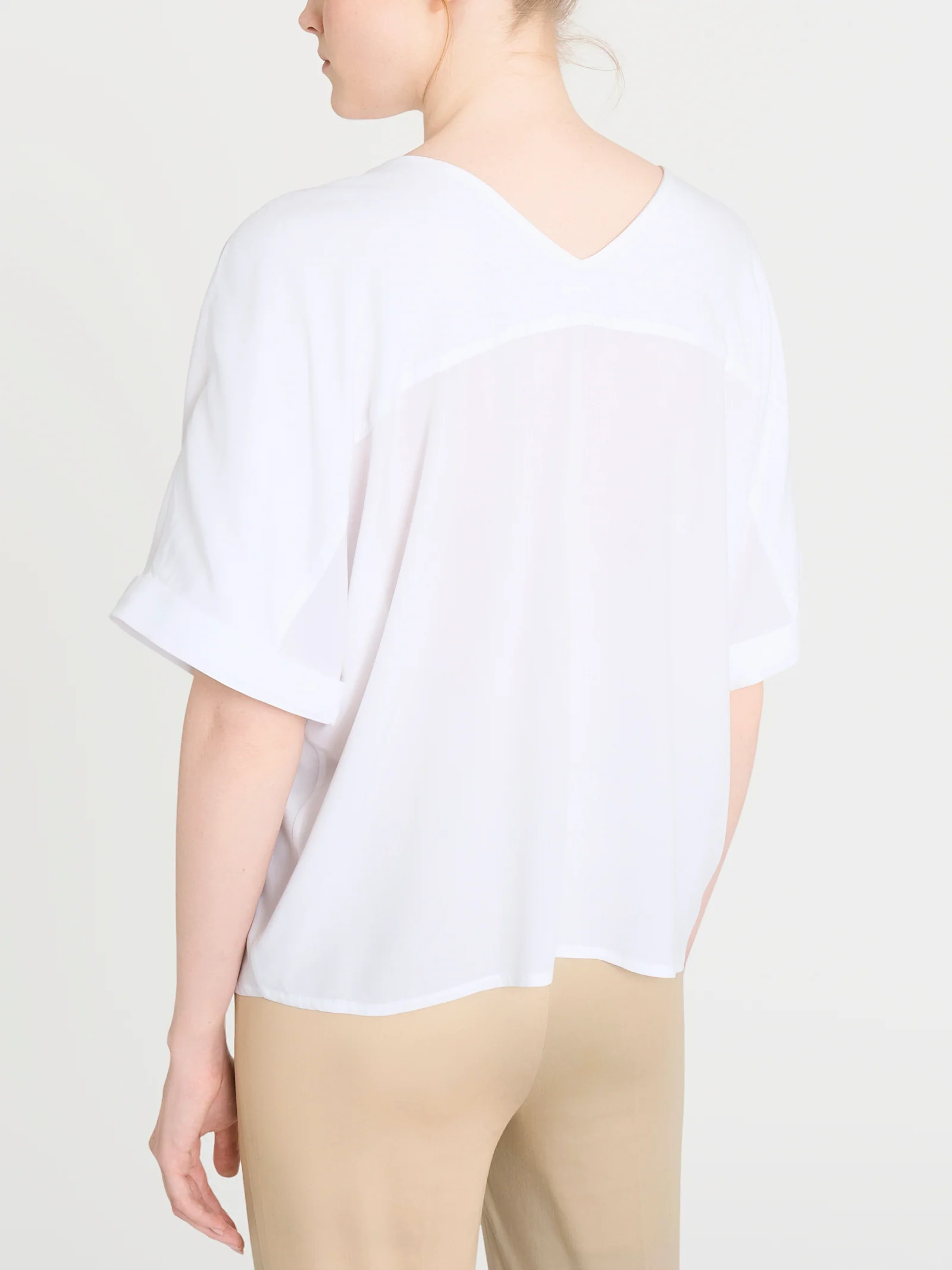Blusa con scollo a V e manica kimono in Ecoseta - Bianco - Image 2