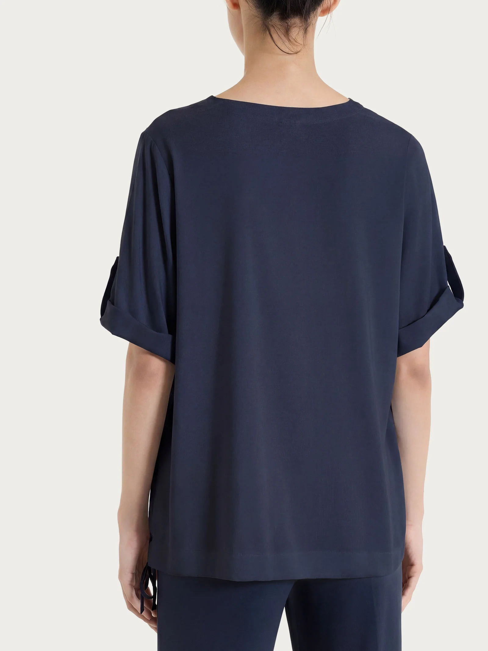 Blusa con scollo a V e manica risvoltabile in Voile Stretch - Bleu - Image 2