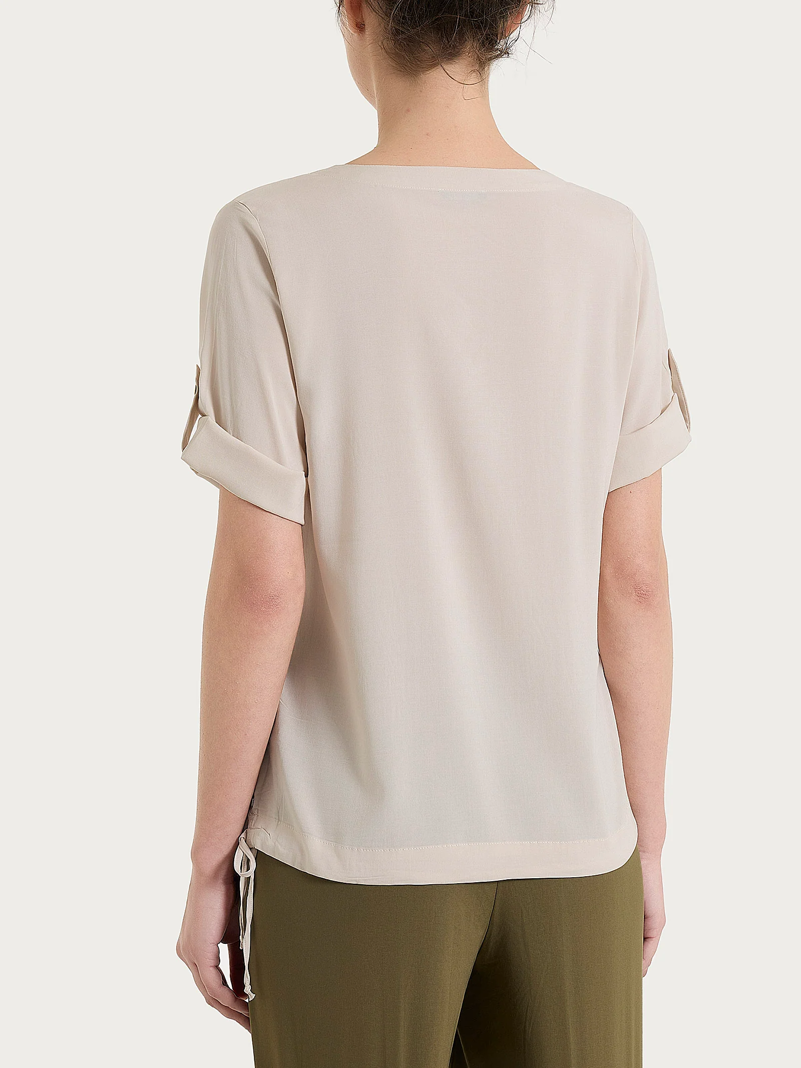 Blusa con scollo a V e manica risvoltabile in Voile Stretch - Champignon - Image 2