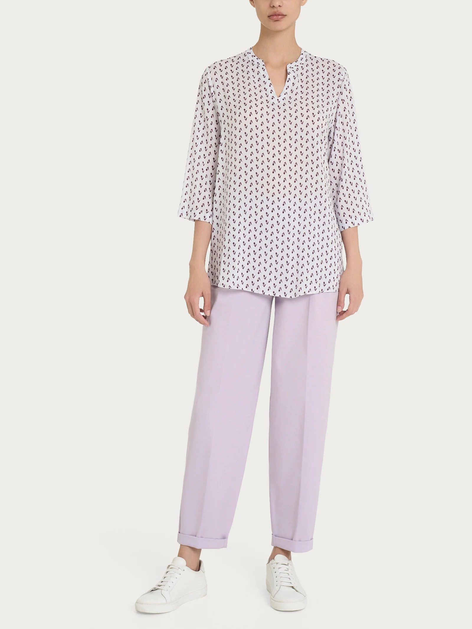 Blusa con scollo a V e tulips pattern in Ecoseta - Fant. Dawn Blue - Image 4