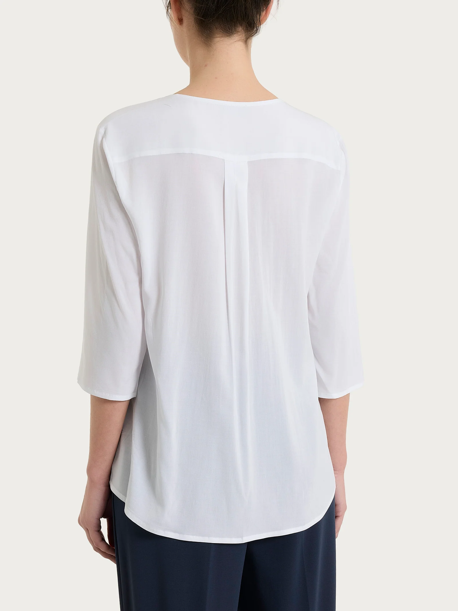 Blusa con scollo a V in Voile Stretch - Bianco - Image 2