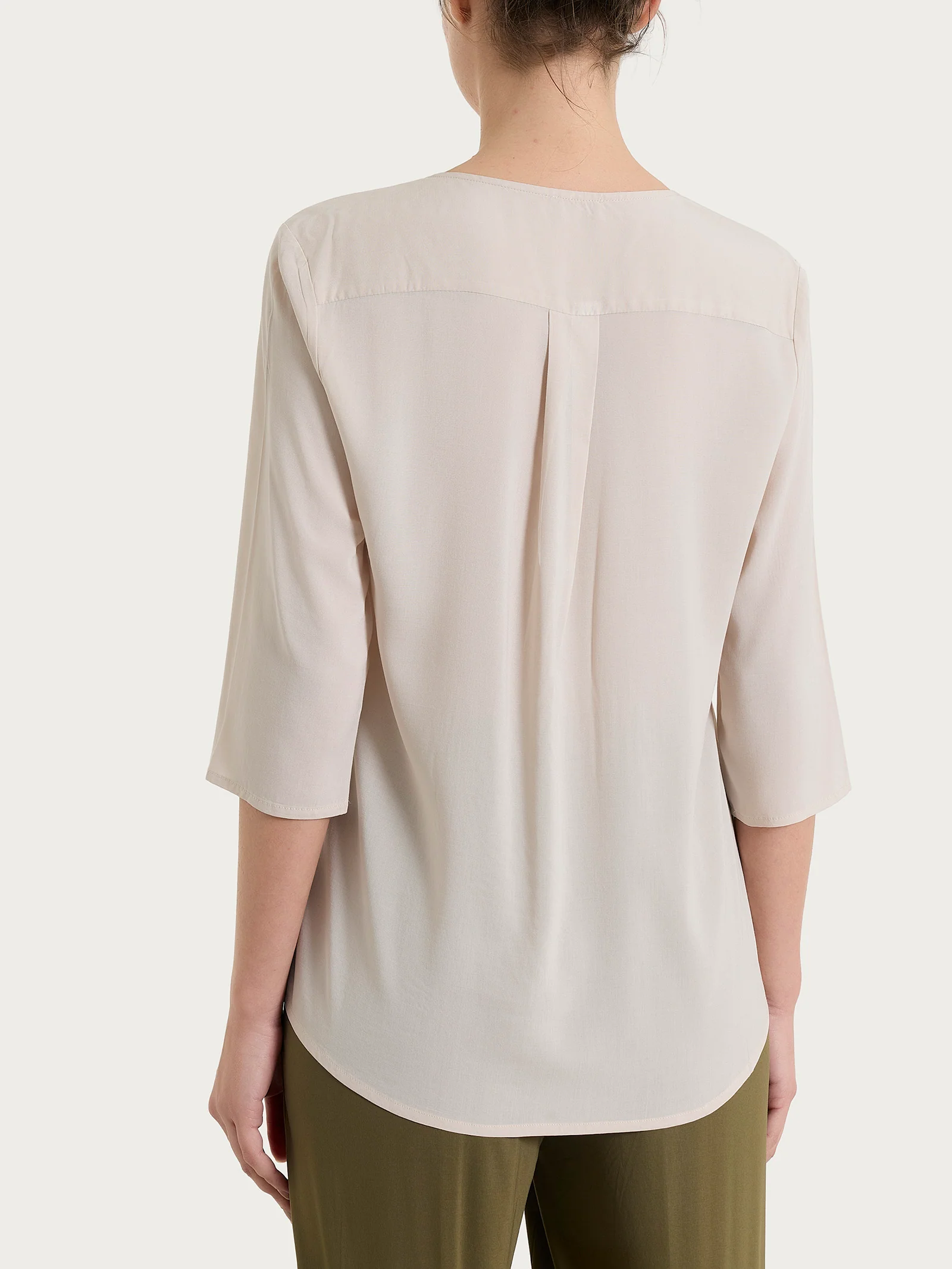 Blusa con scollo a V in Voile Stretch - Champignon - Image 2