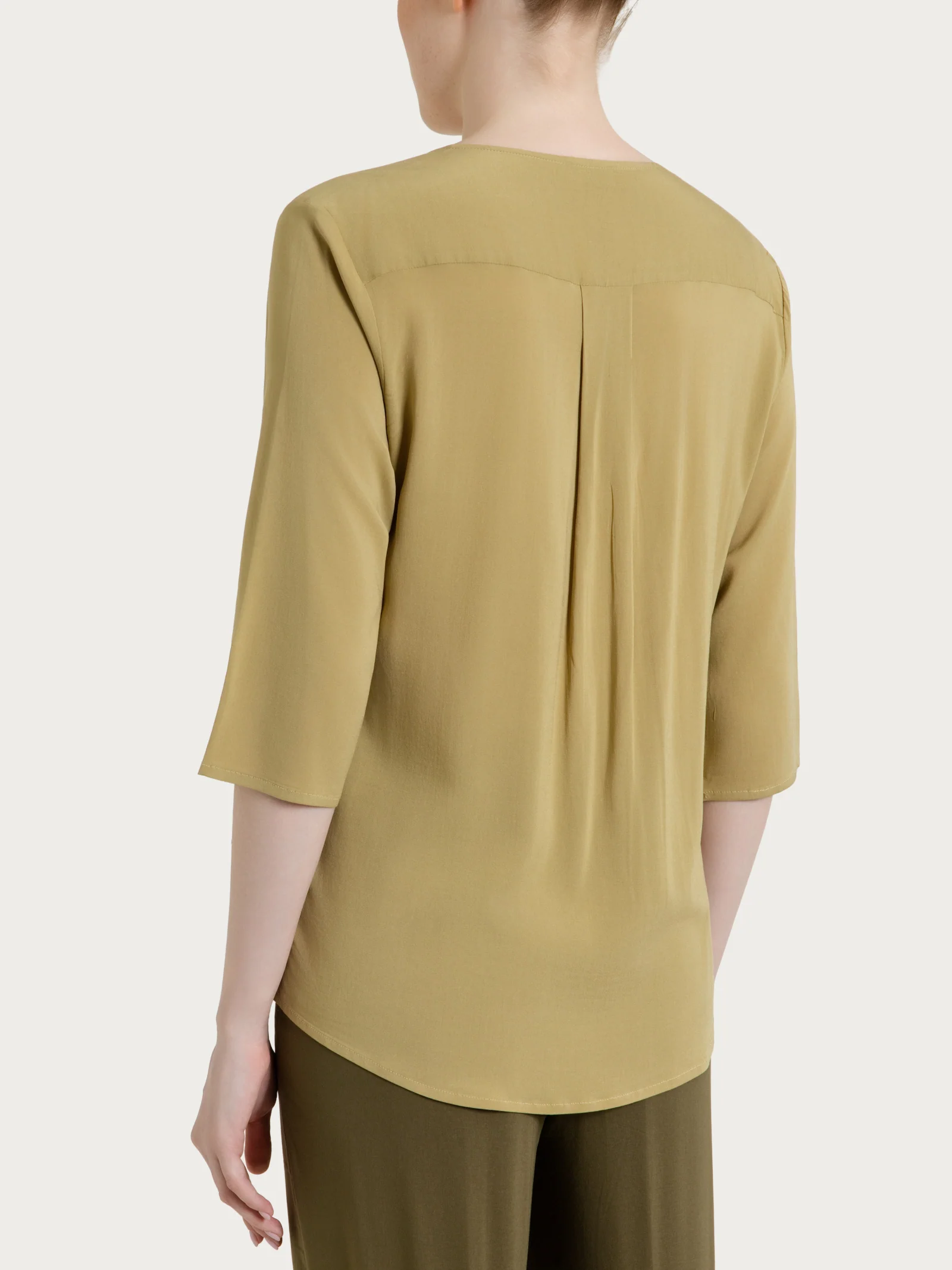 Blusa con scollo a V in Voile Stretch - Khaki - Image 2