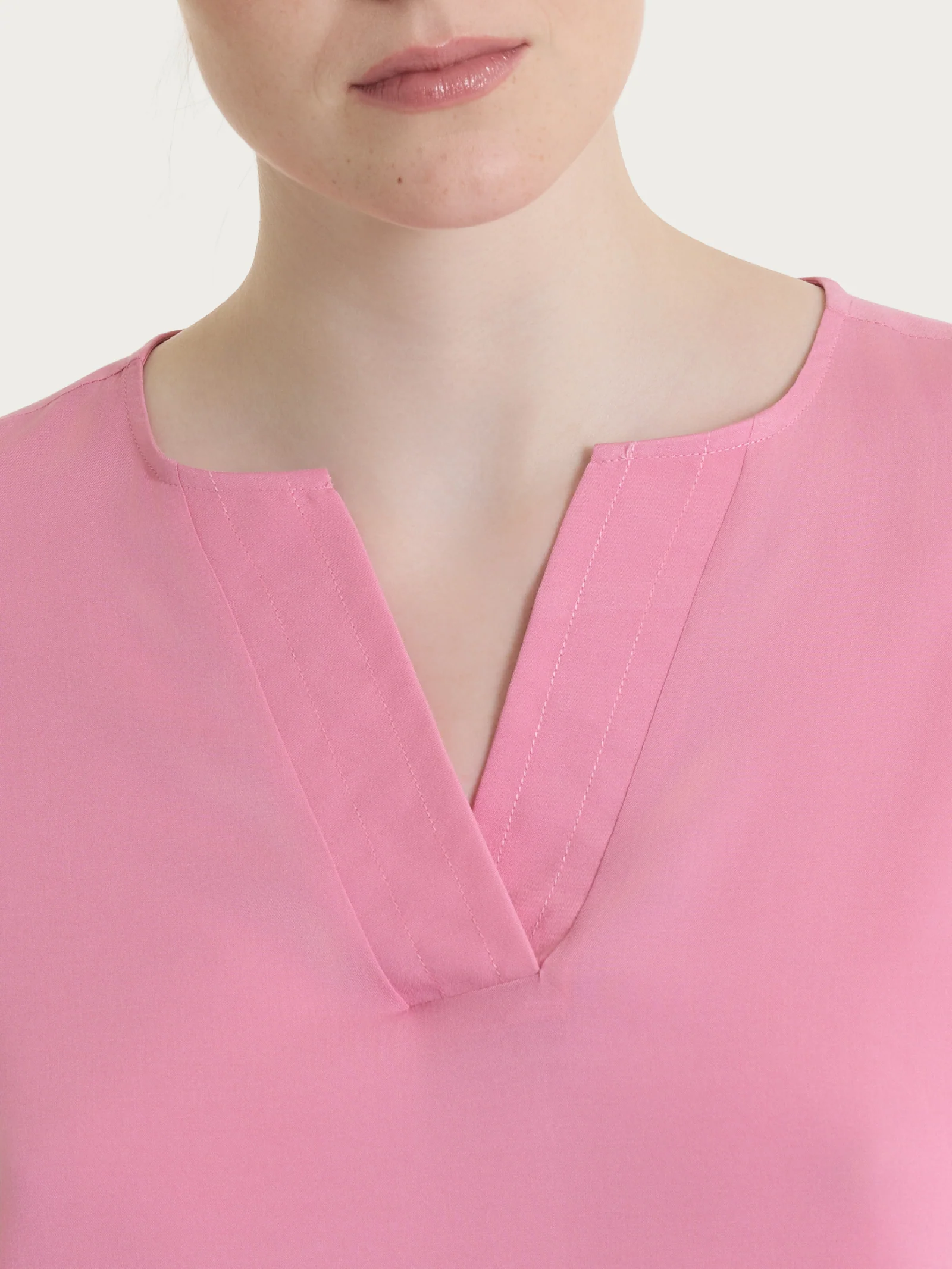Blusa con scollo a V in Voile Stretch - Cashmere Rose - Image 3