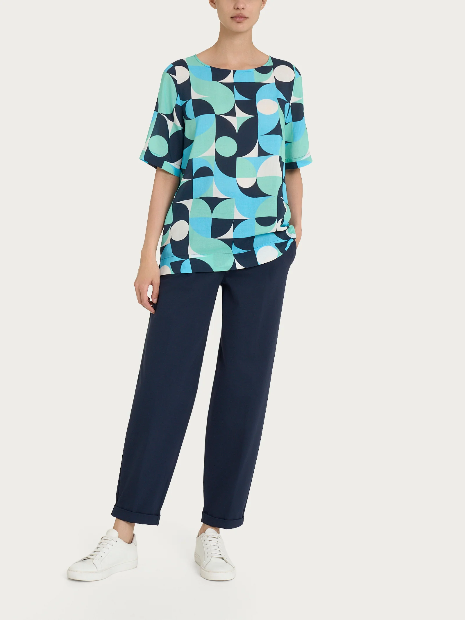 Blusa girocollo in Ecoseta - Fant. Pool Blue - Image 4