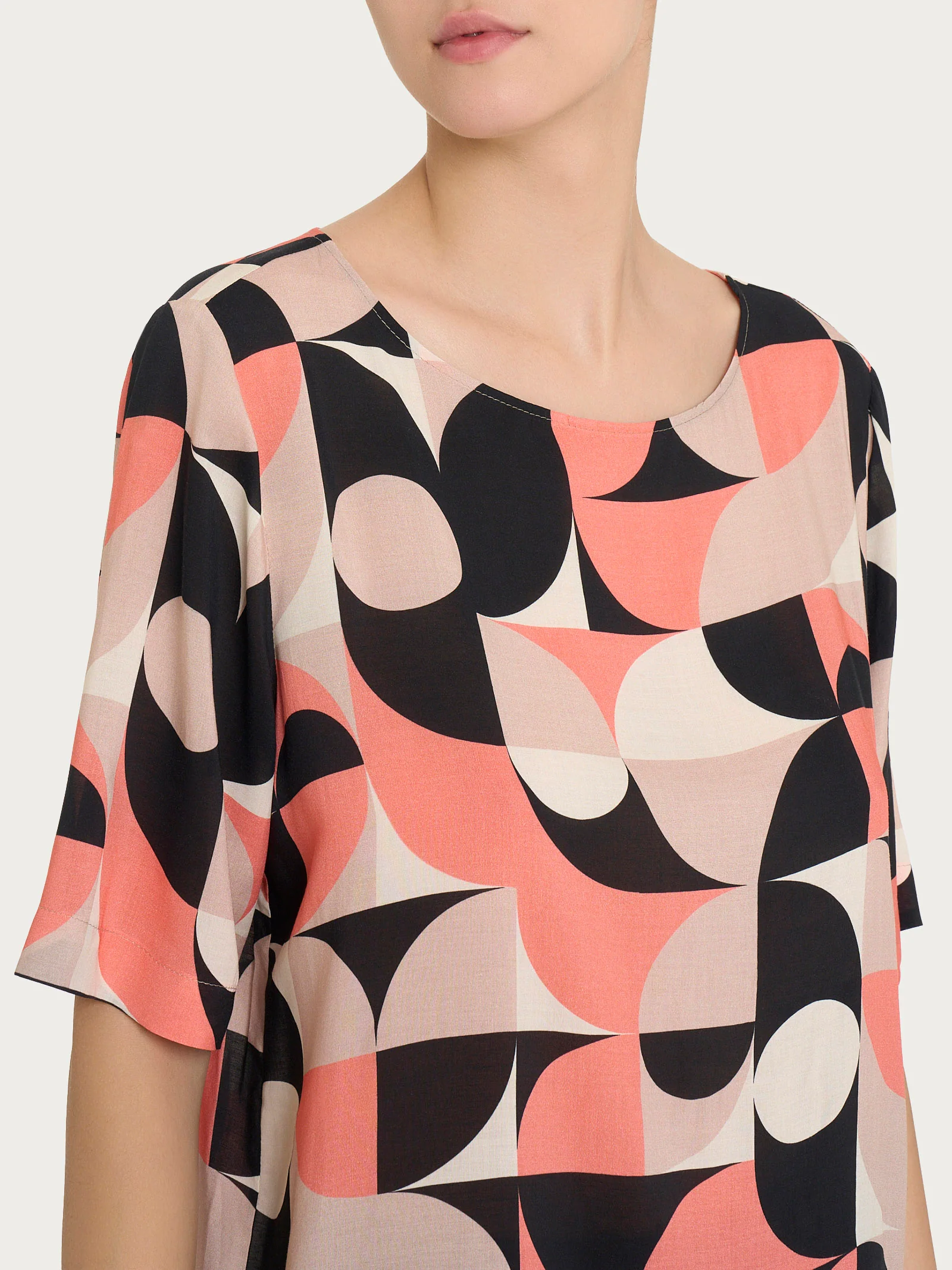 Blusa girocollo in Ecoseta - Fant. Warm Taupe - Image 3
