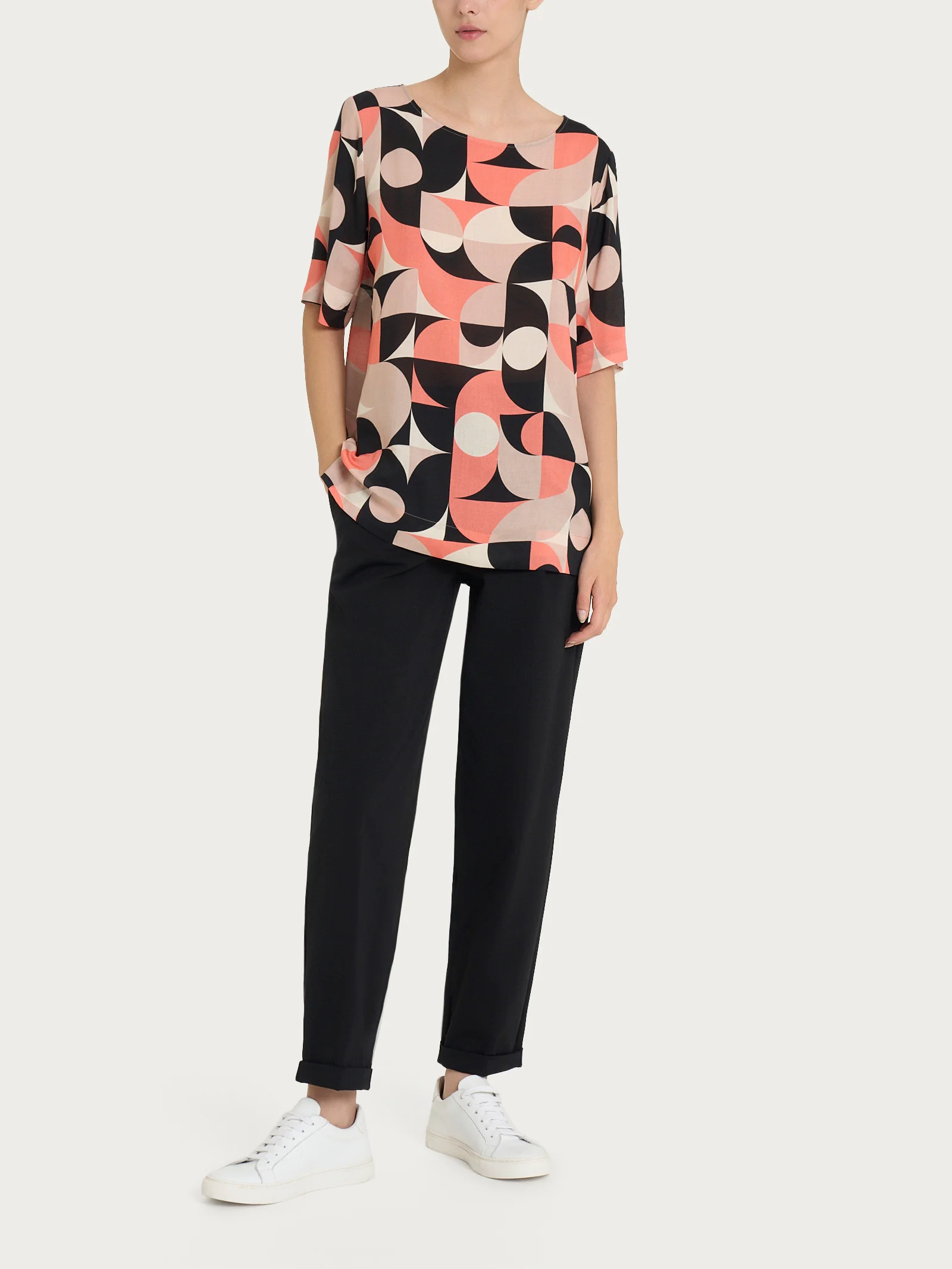 Blusa girocollo in Ecoseta - Fant. Warm Taupe - Image 4
