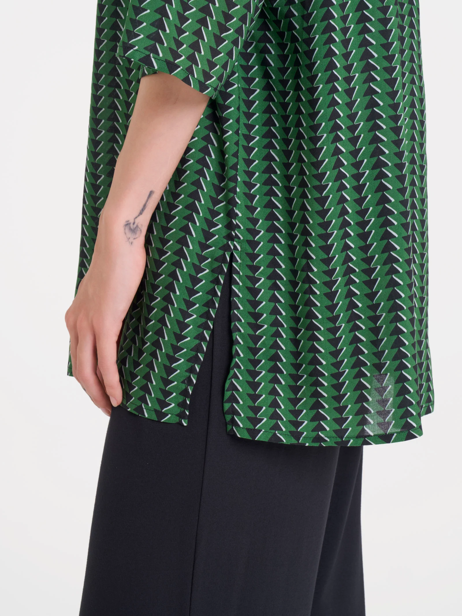 Blusa lunga con manica 3/4 in Ecoseta - Fant. Artichoke Green - Image 3