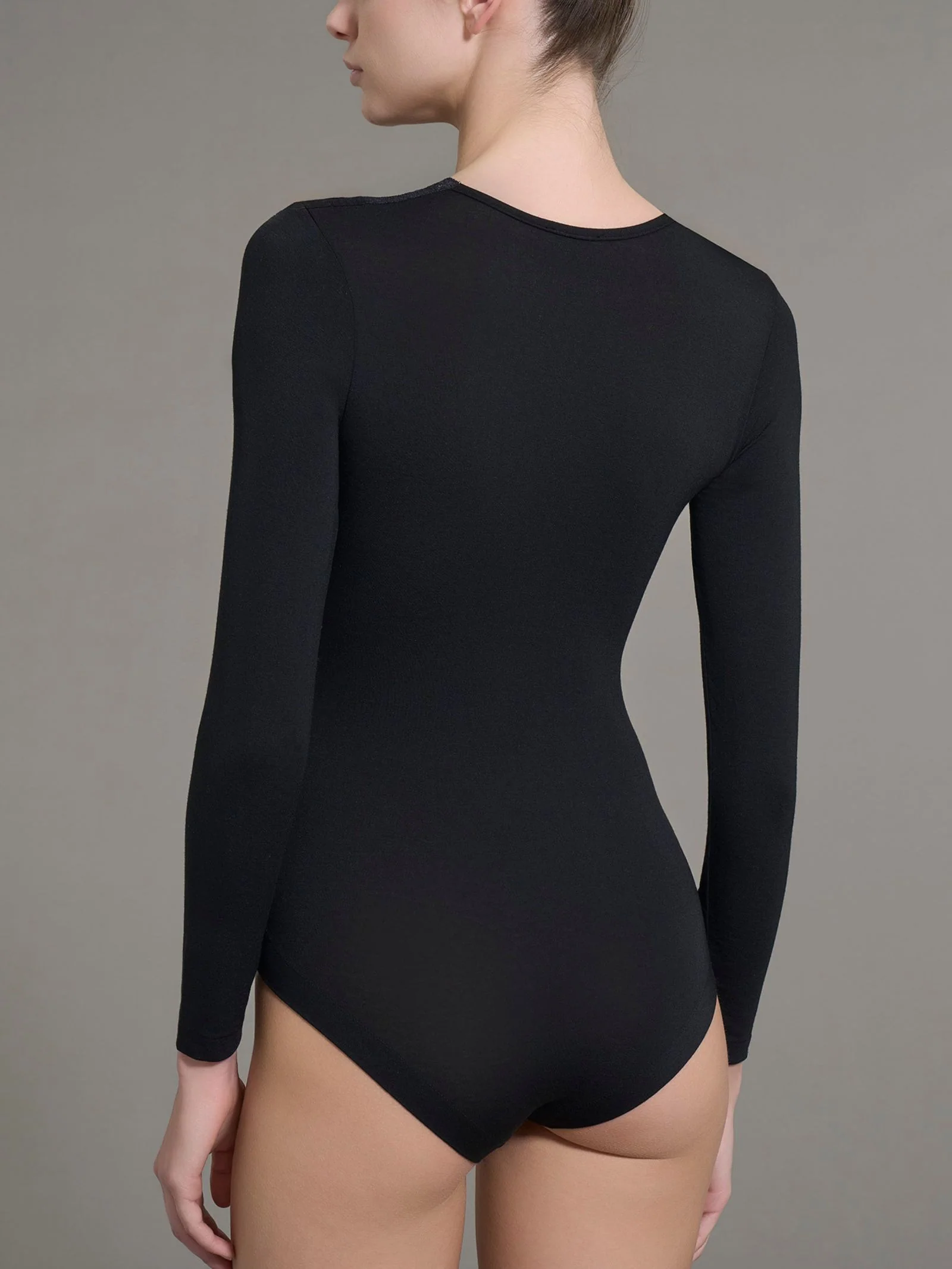 Body con balza e scollo a V in Tenderwool - Nero - Image 2