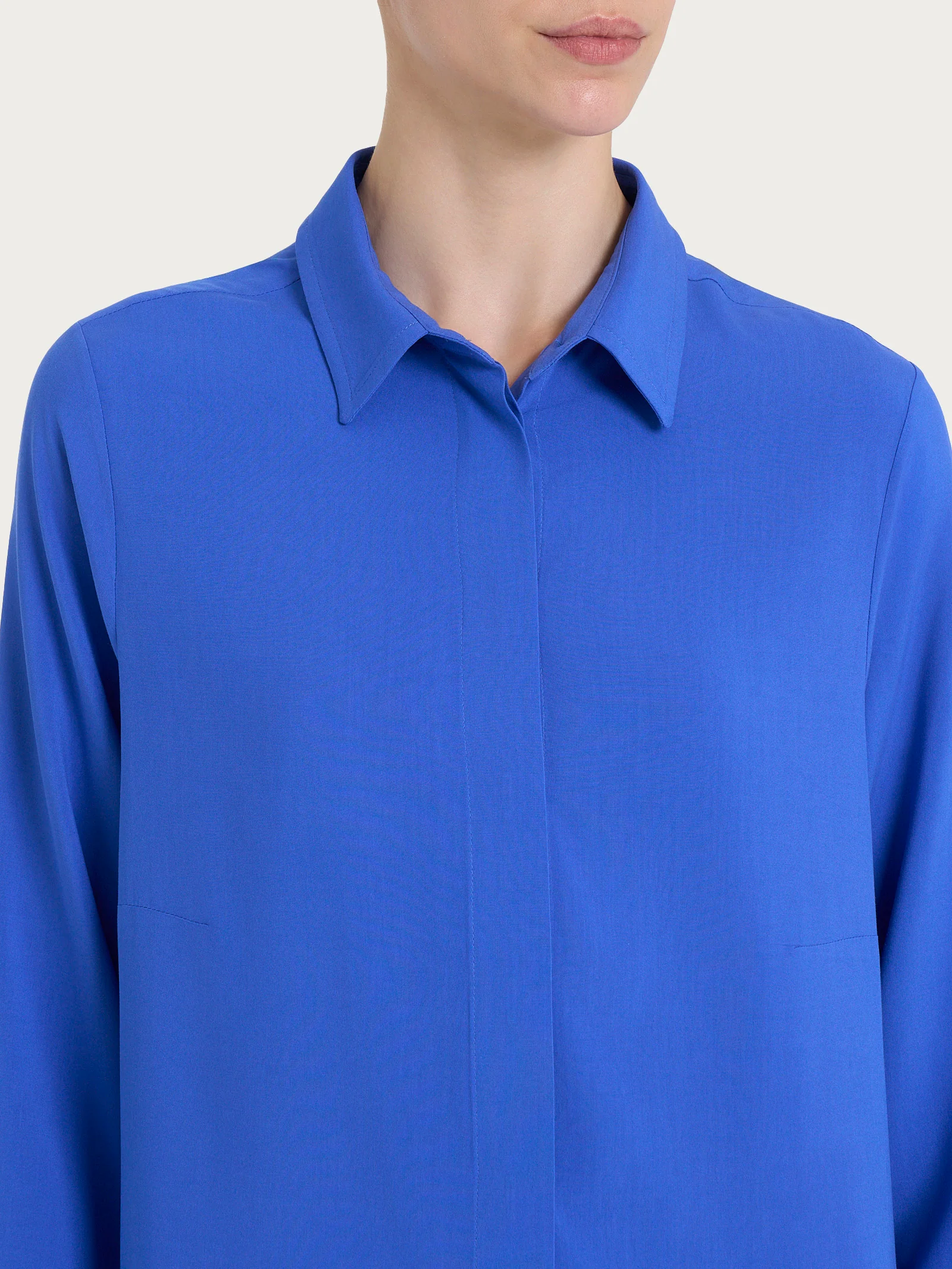 Camicia a manica lunga in Ecoseta - Dazzling Blue - Image 4